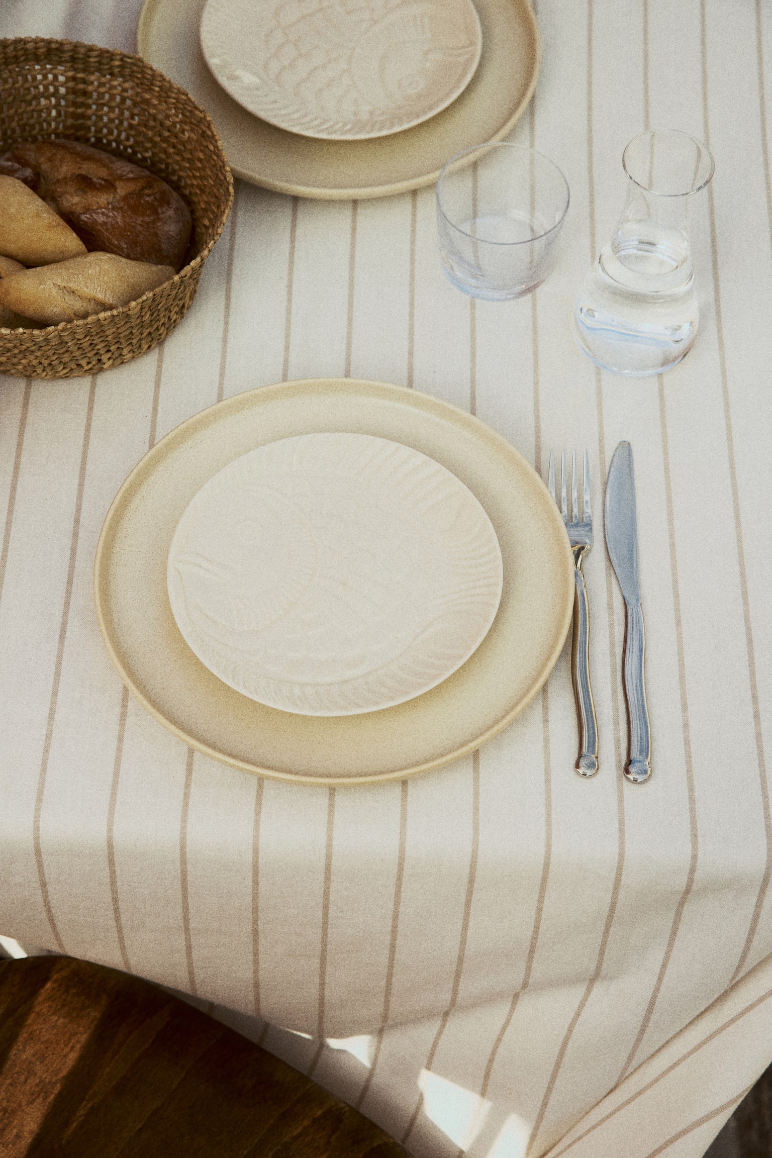 Porcelain Serving Plate - White/fish - 1