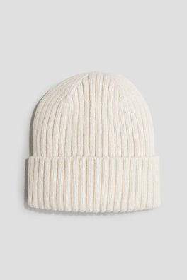 Ribbstickad beanie