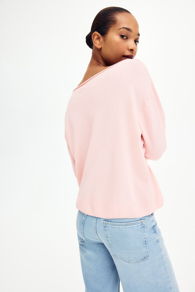 Off-the-Shoulder Sweater - Light pink/Olive green/White/Navy blue - 5