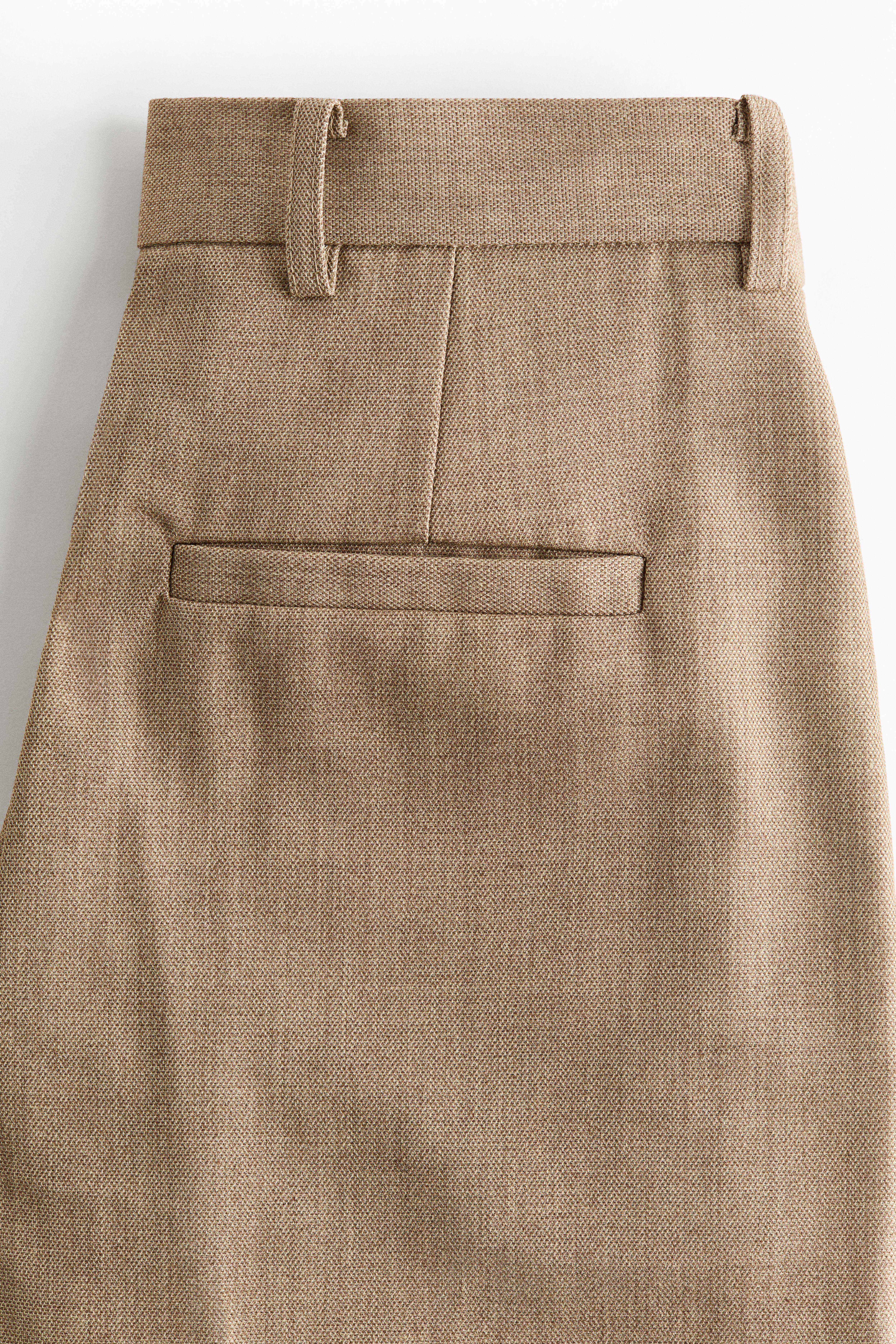Pantalon chic avec détails croisés