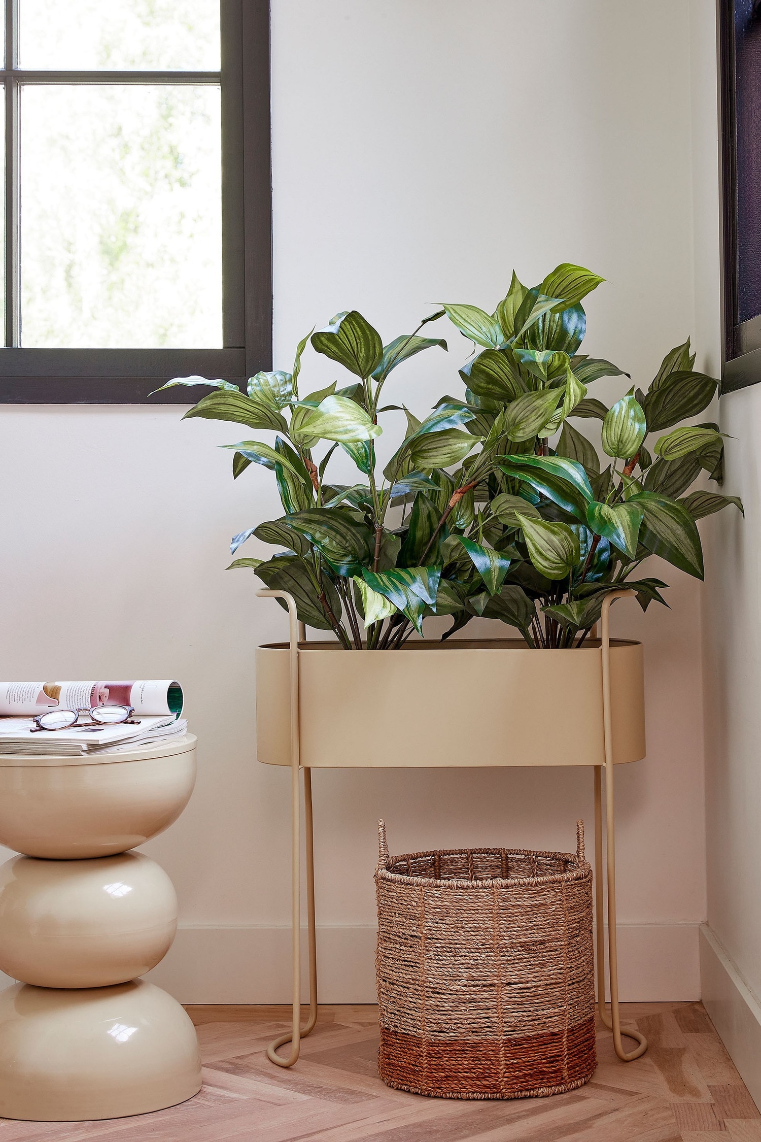 Metal Blomsterpot På Stativ - Beige