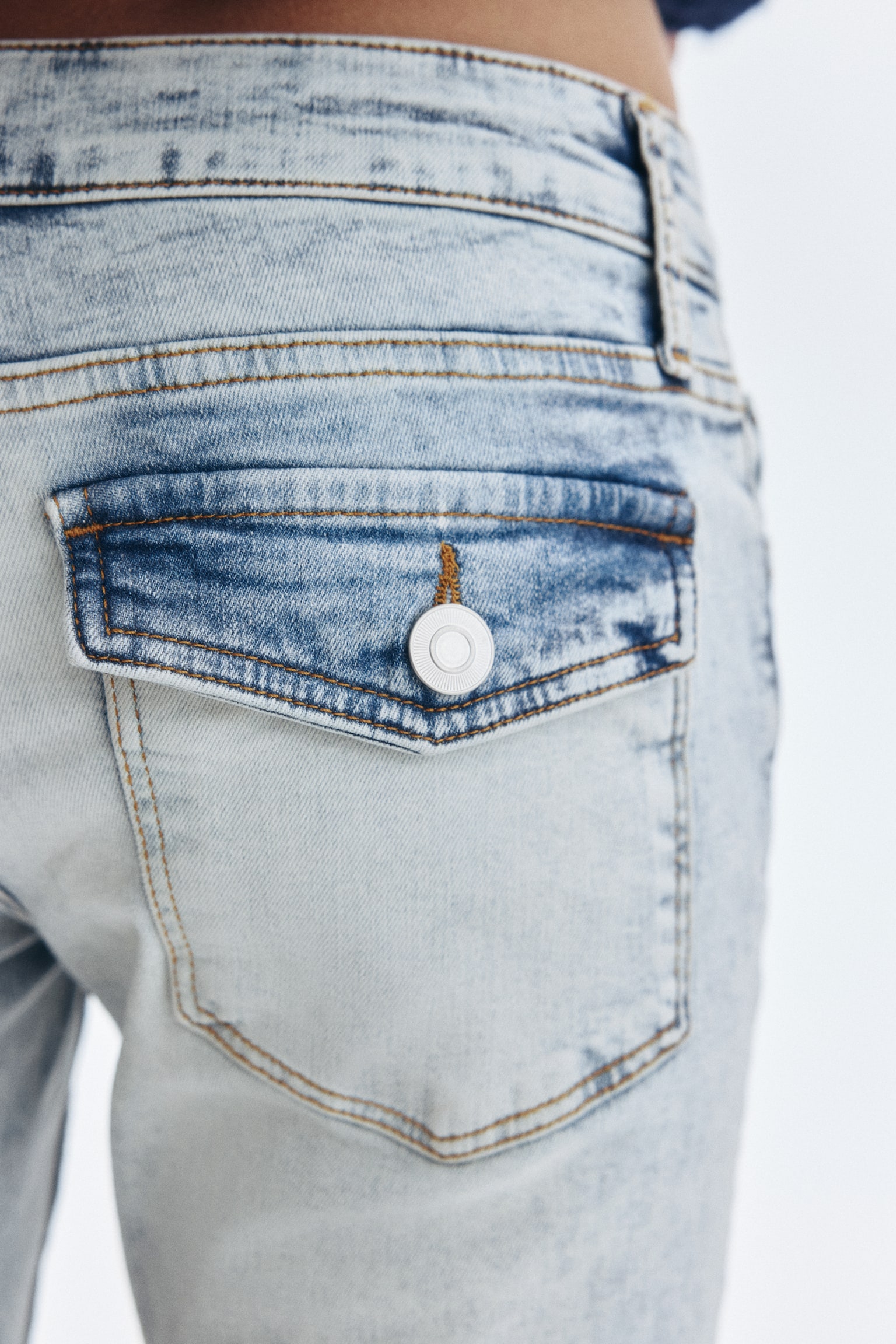 Flared Low Jeans - Бледосин деним/Черен/Контрастни цветове/Светлосин деним/Контрасти/Сив/Син деним/Тъмносин деним - 6