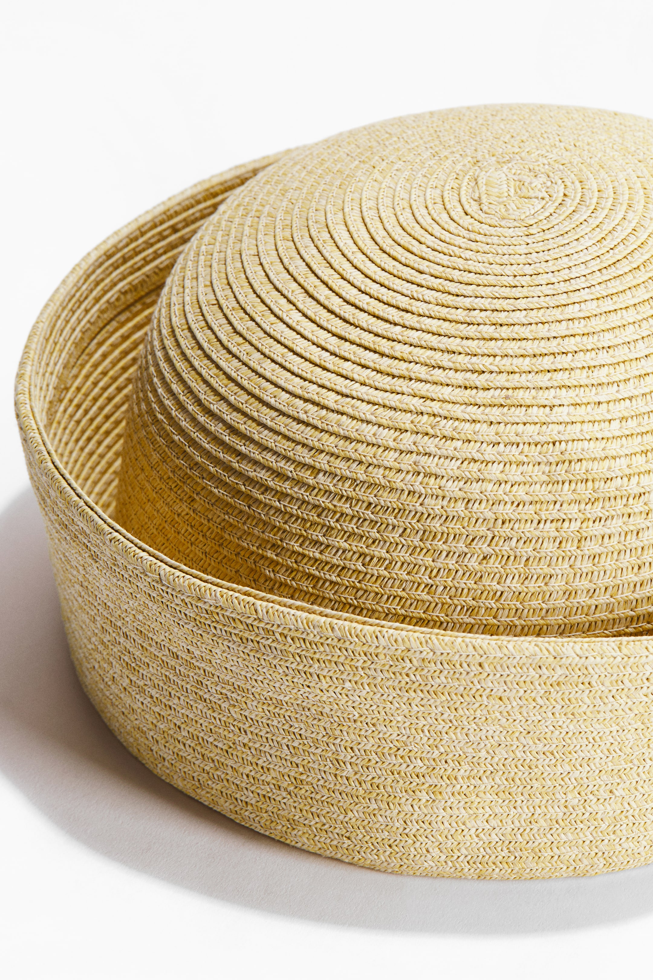 chapeau de paille d’aspect marin