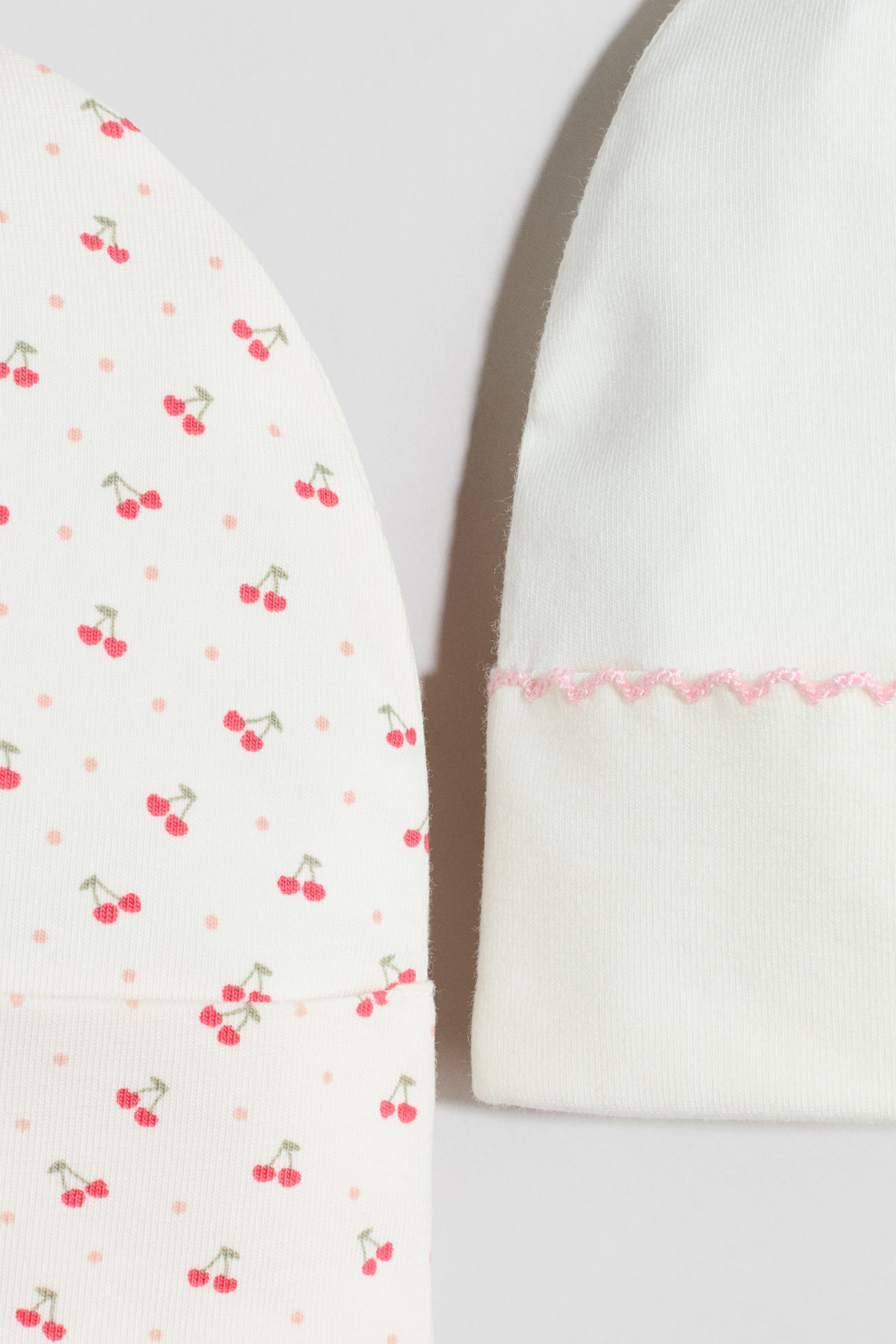 Berretti in cotone 2 pezzi - Bianco/ciliegie/Grigio scuro/azzurro polvere/Beige scuro/crema/Grigio scuro/beige/Rosa chiaro/fiori - 2