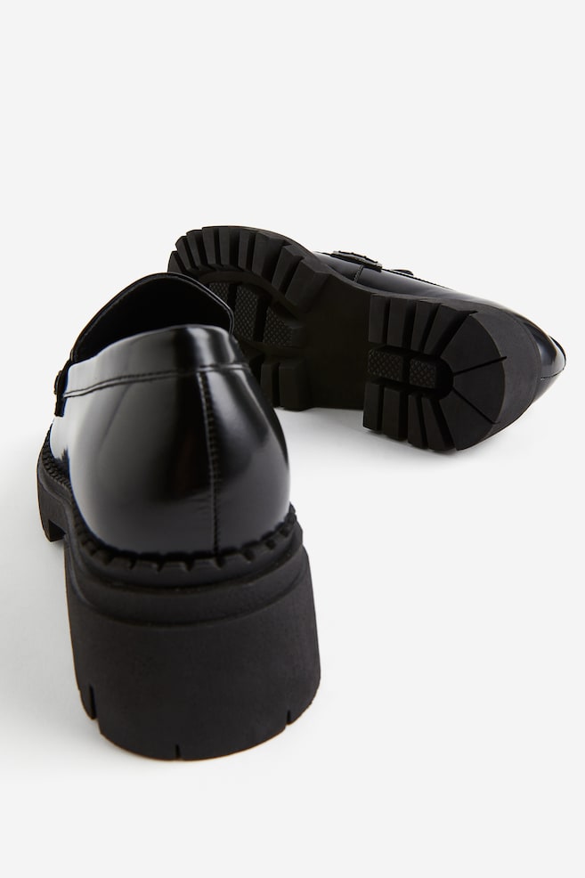 Chunky loafers i läder - Svart/Guld/Svart - 4