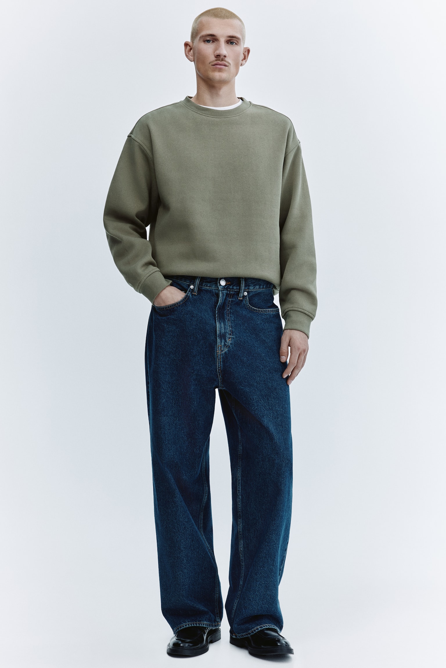 Loose-Fit Sweatshirt - Dusty khaki green/Black/Dark blue/Brown/Dark gray/Plum/Gray melange/Green/White/Pink/Dusty blue/Teal/Light blue/Green/Red - 1