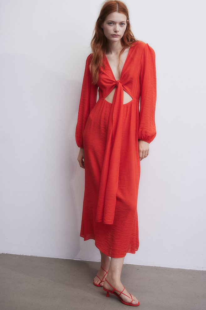 Crinkled kjole med bindedetalje - Rød/Sort - 6