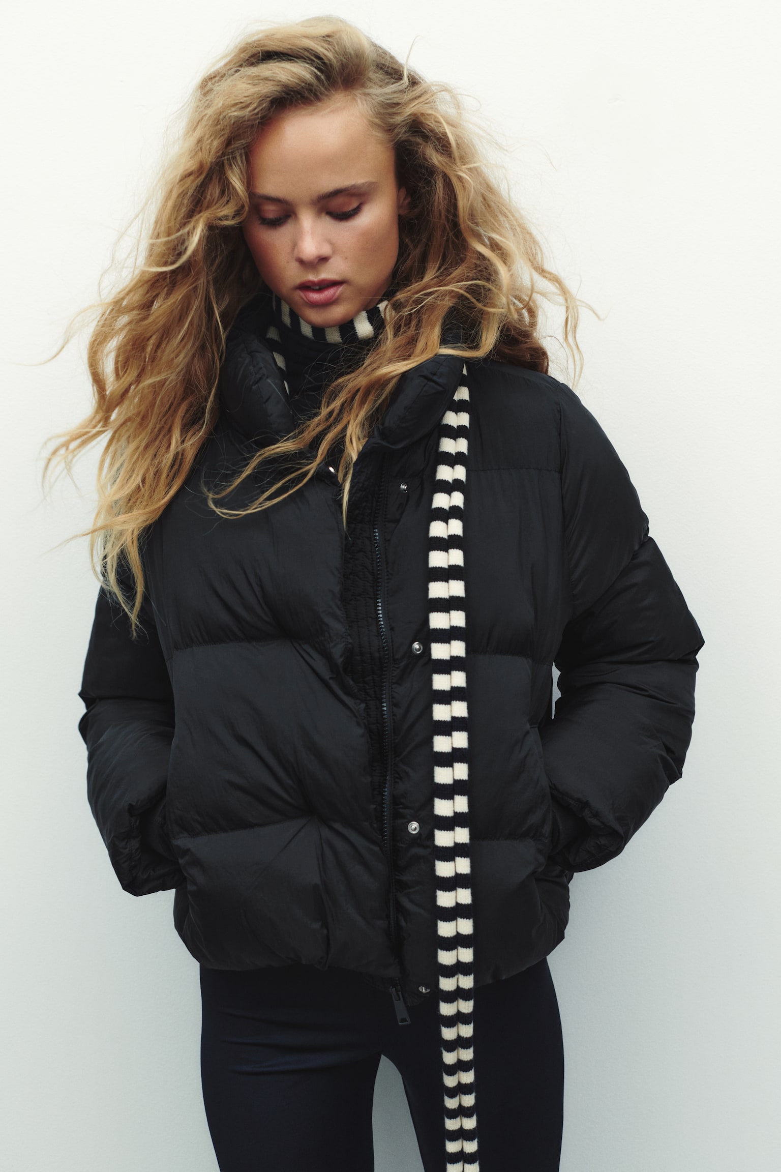 Женская куртка H&M Nylon Puffer, цвет: Чёрный — фото 3