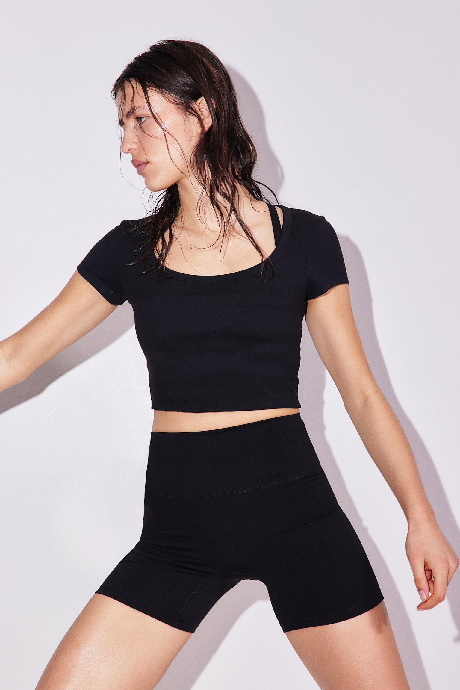 Cropped sports top in DryMove™ - Black/Light khaki green/White - 5