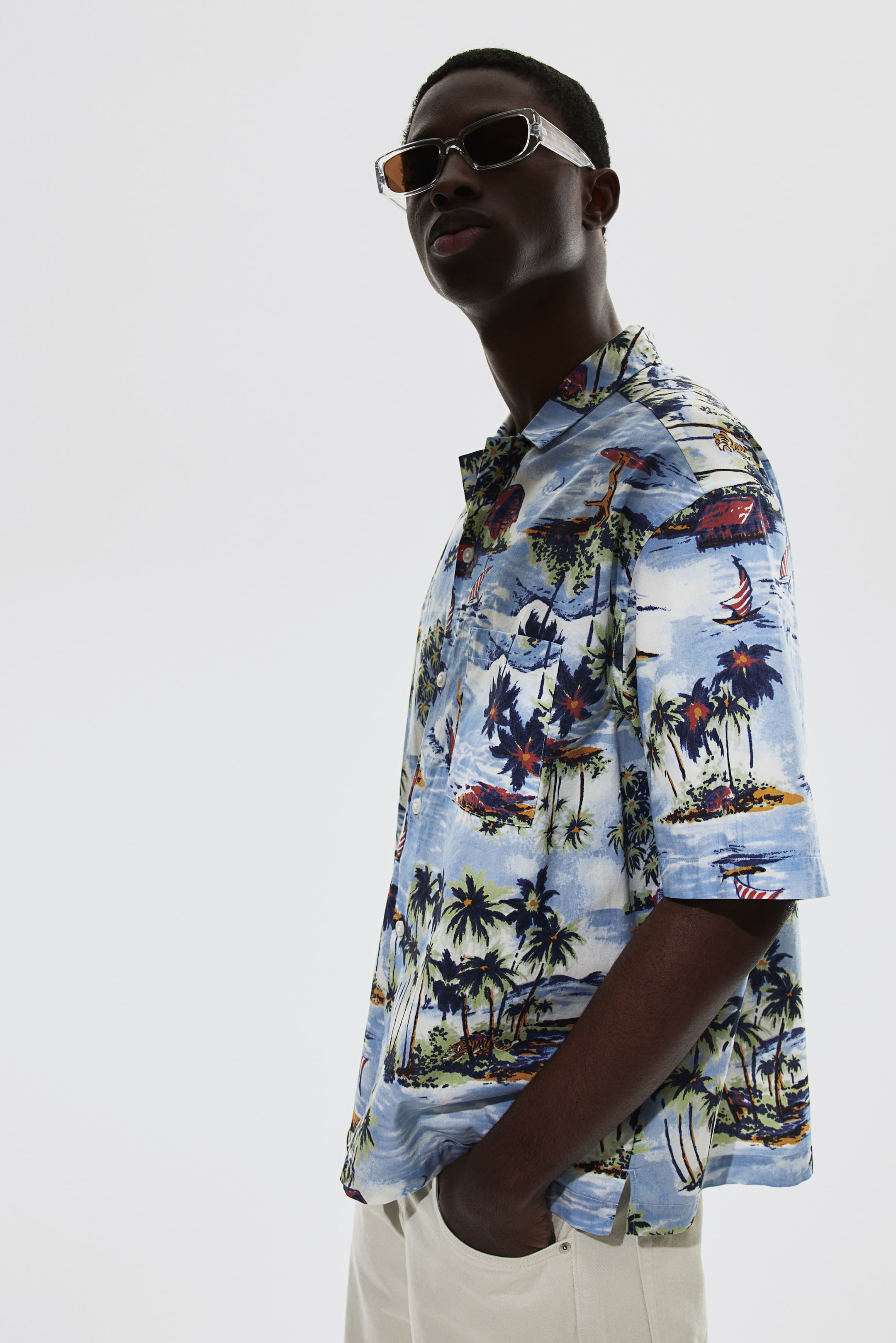 Loose Fit Resort Shirt - Short sleeve - Regular length - Blue/patterned ...