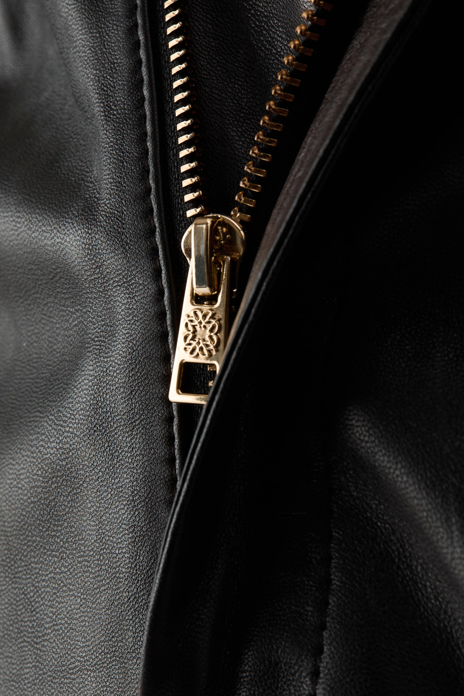 Женская юбка H&M Leather Midi, цвет: Чёрный / Коричневый — фото 4