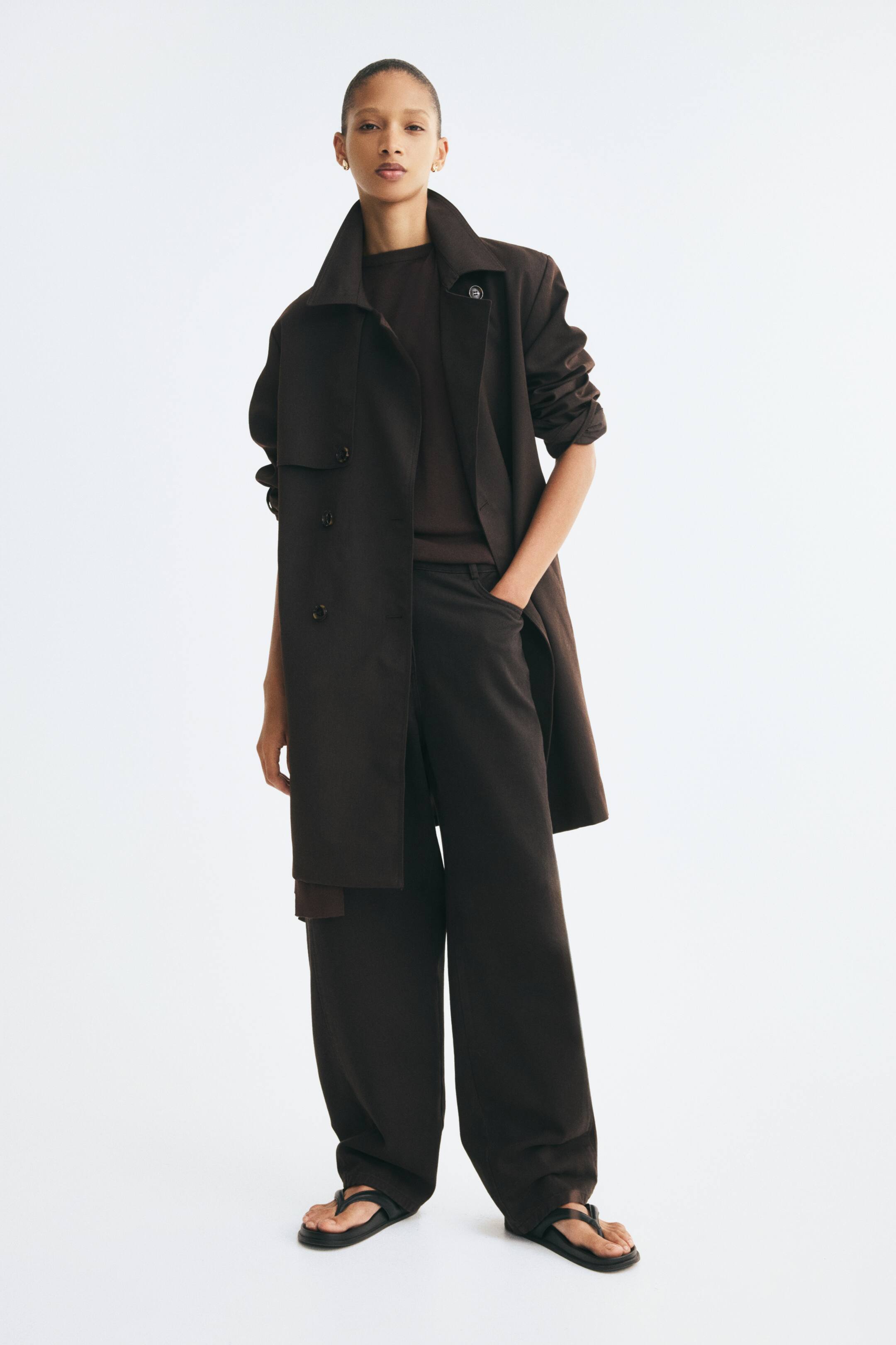 Voir une image plus grande: Imperméable au genou en sergé - Brun foncé - Ladies | H&M CA 1
