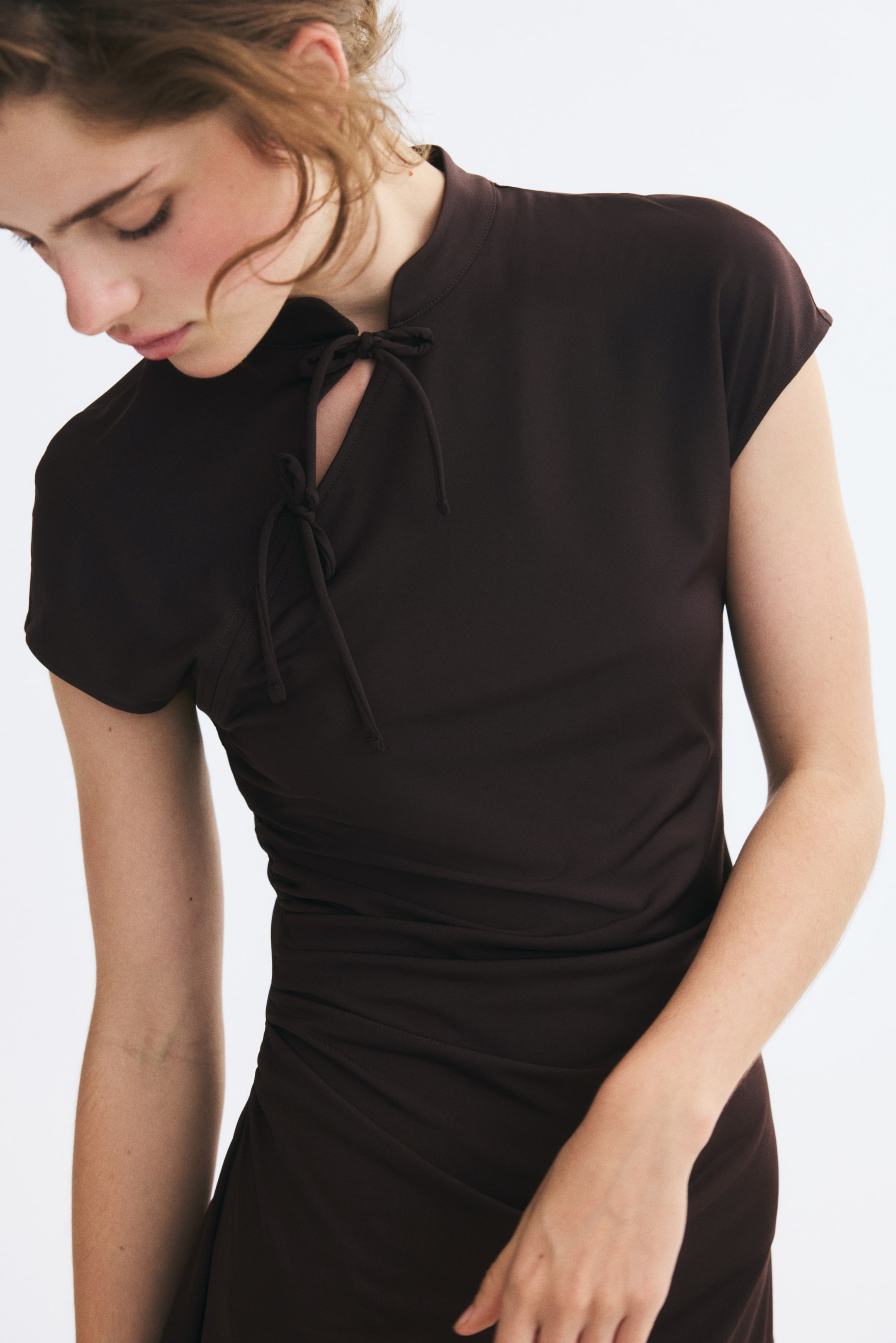 Xem ảnh lớn hơn: Váy xếp rủ buộc dây - Màu nâu đậm - Ladies | H&M VN 1