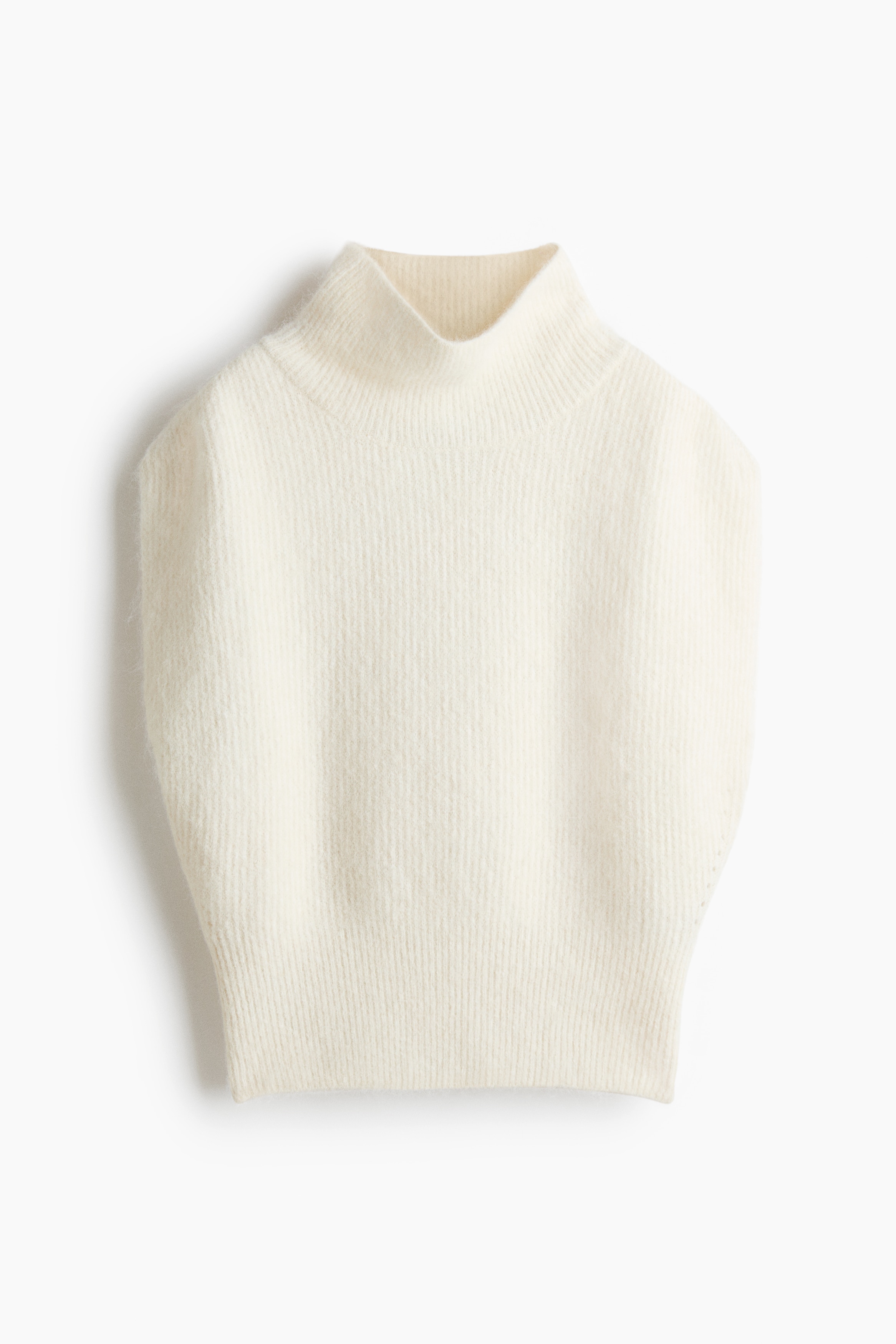 Turtleneck sweater vestModel