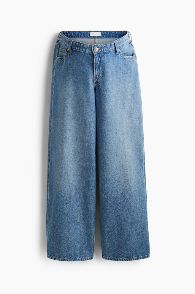 Blauwe katoenen denim, losse pasvorm, 5-pocket jeans worden van de VOORKANT gepresenteerd. Ze hebben een lage taille, wijde pijpen en een ritssluiting met een knoopsluiting. - 1