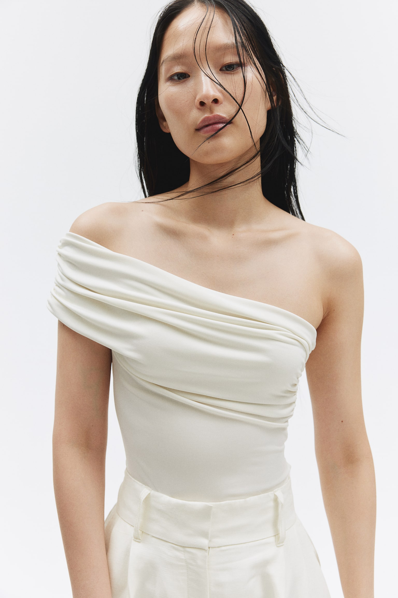 Draped one-shoulder body - White/Black - 1