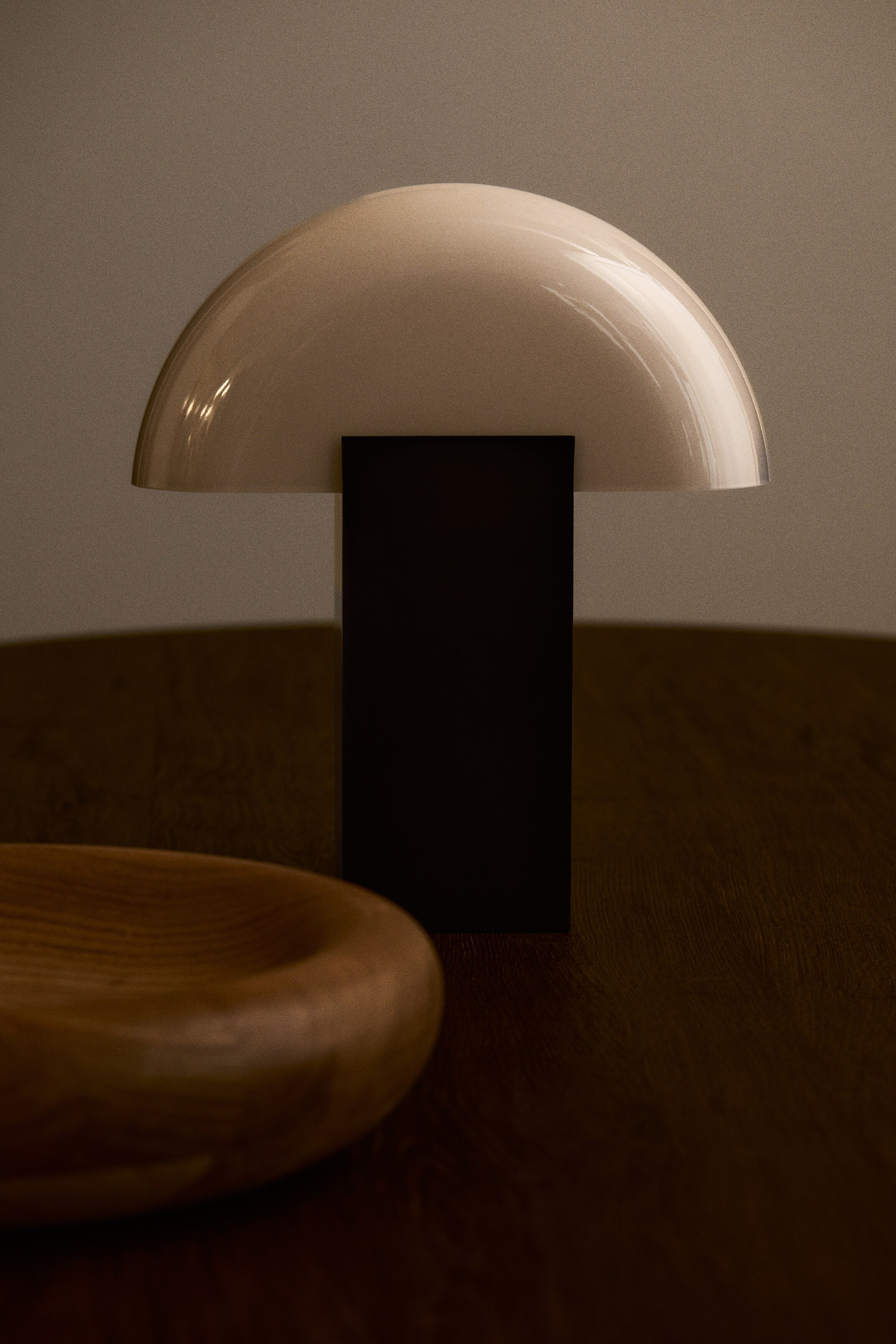Geometrická stolní lampa - Světle béžová/stříbrná/Světle béžová
