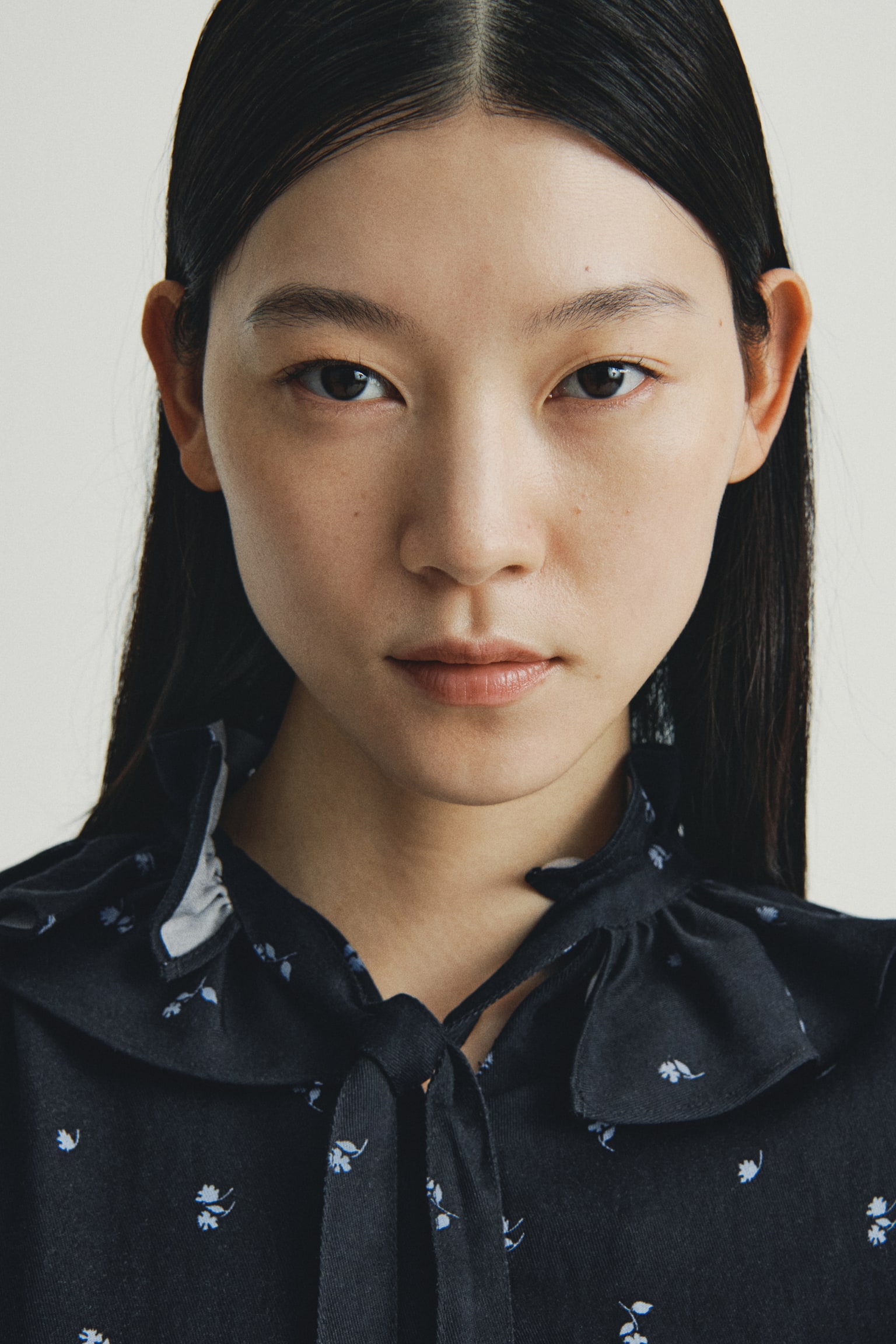 Váy cổ diềm nhún - Màu đen/Hoa - 3