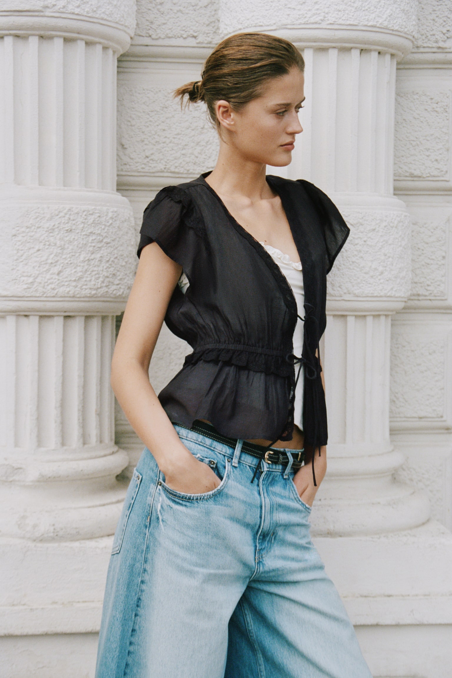 Женская блузка H&M Ruffle-Trimmed Blouse, цвет: Чёрный — фото 3