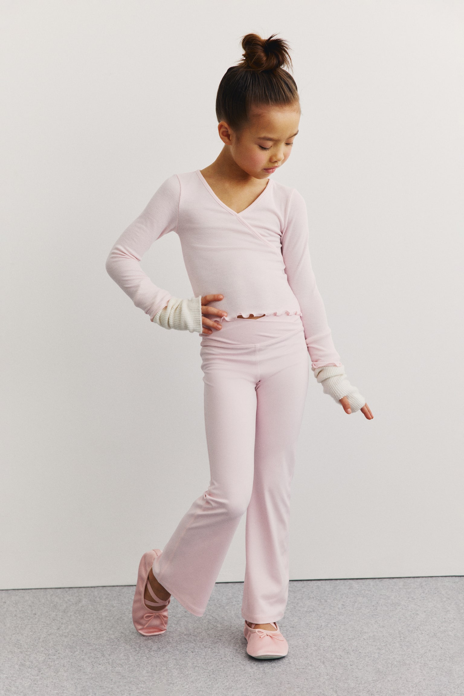 Top deportivo con diseño cruzado - Rosa claro/Morado tenue/Crema/Rosa - 3