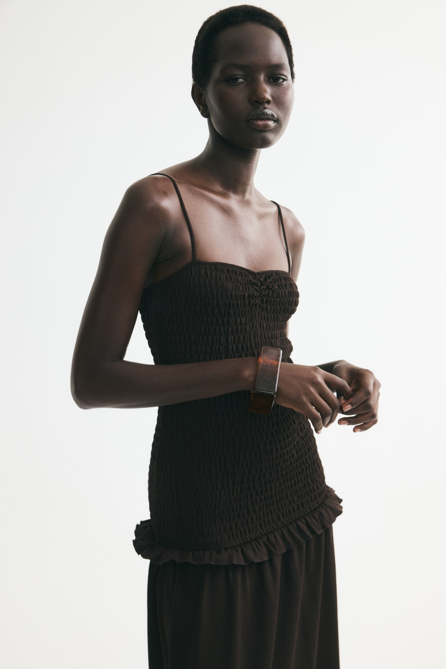 Женское платье H&M Smocked-Bodice Strappy, цвет: Тёмный коричневый — фото 3
