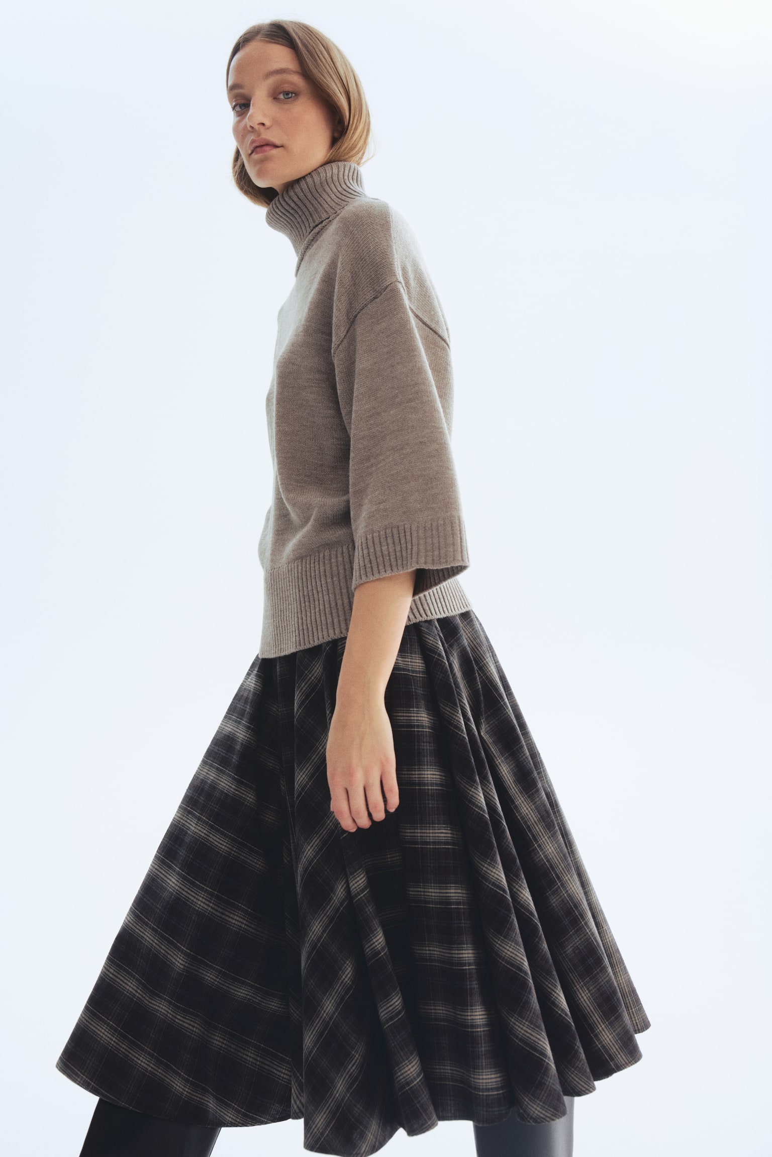 Fine-knit polo-neck jumper - Mole/Dark brown - 4