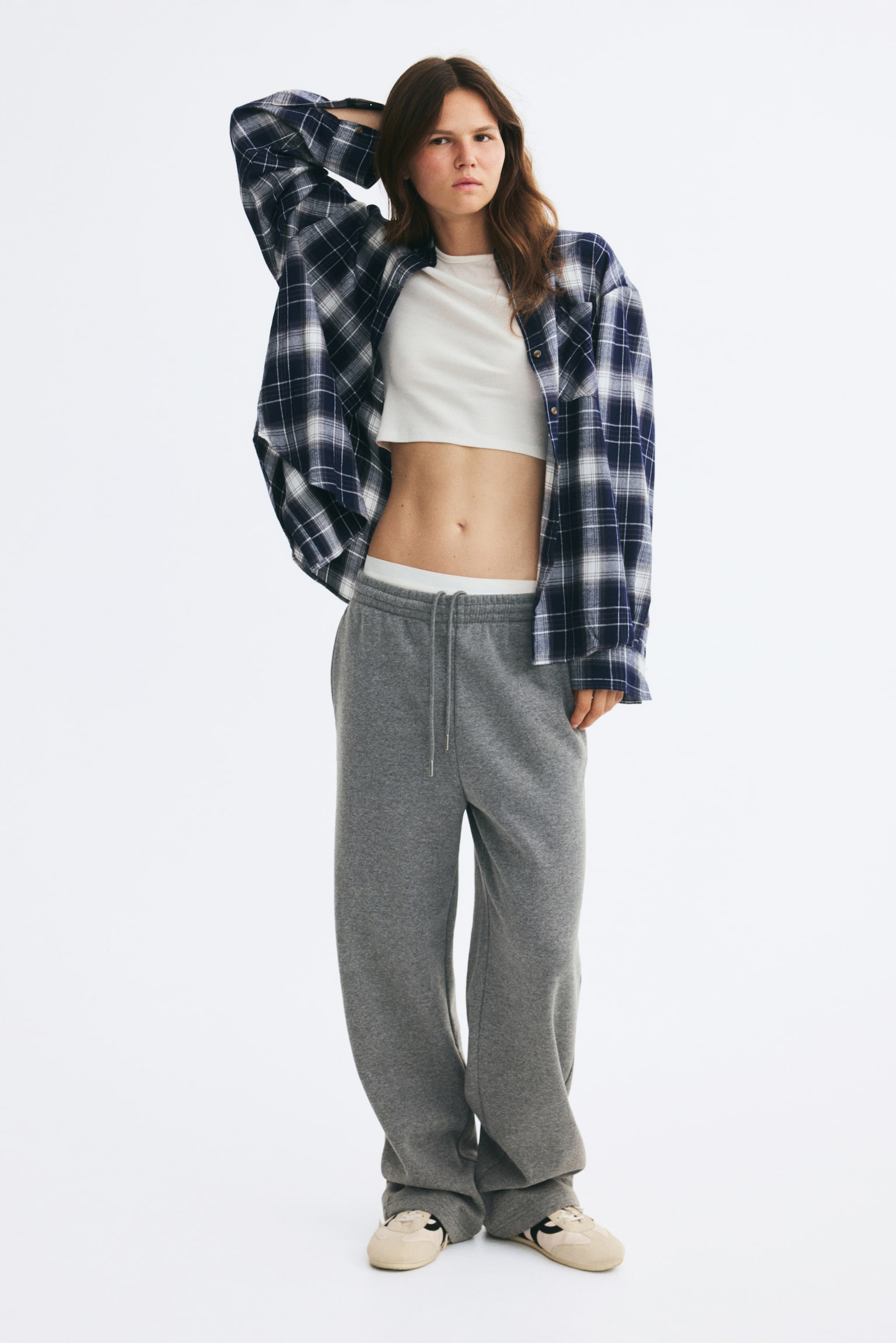 Женская рубашка H&M Oversized Flannel, цвет: Тёмный синий / Клетчатый — фото 4