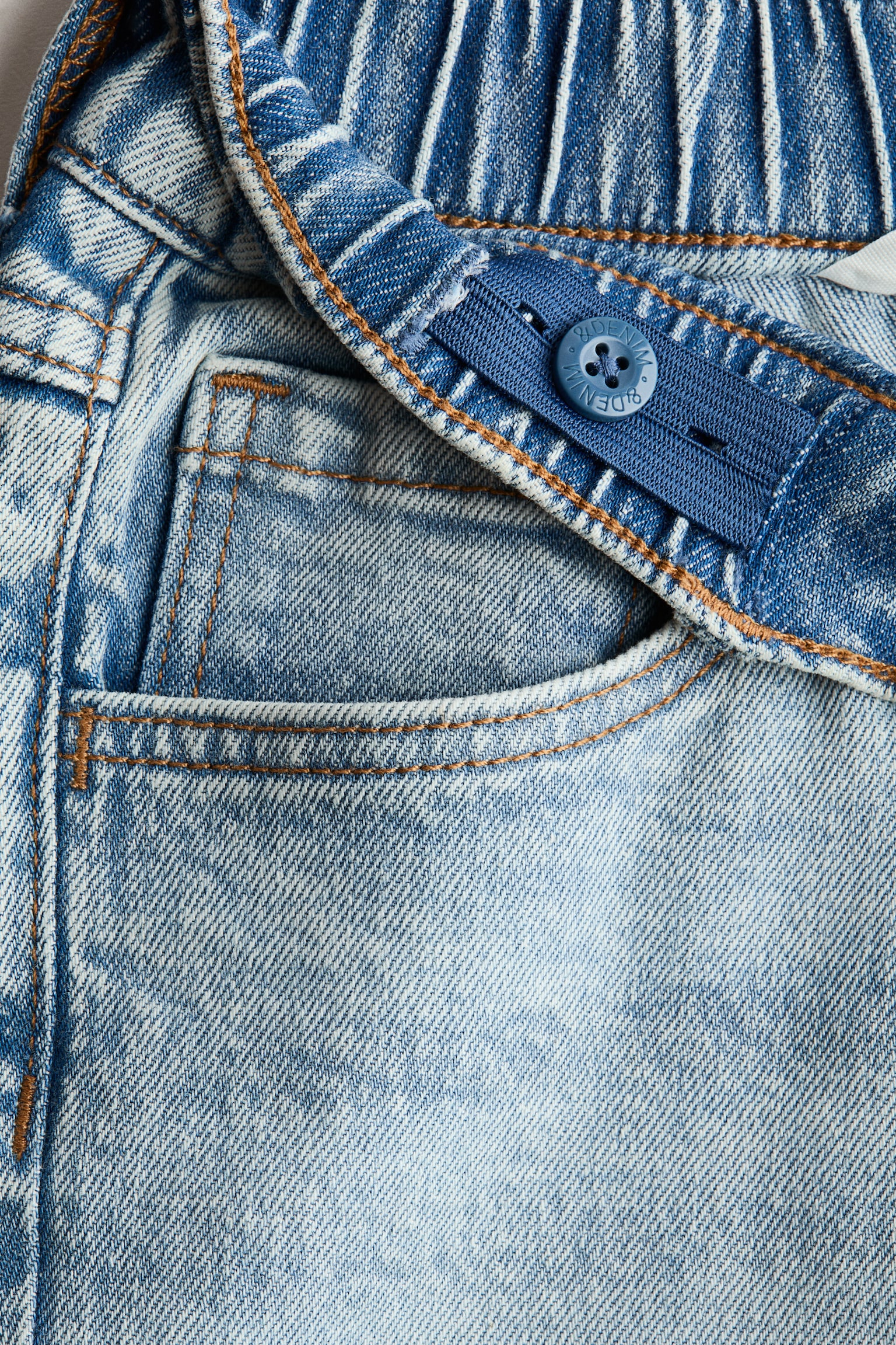 Quần short denim Relaxed Fit - Màu xanh denim nhạt/Màu xanh denim/Màu be nhạt - 3