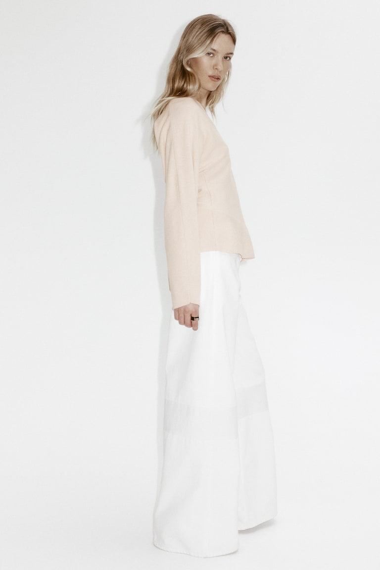 Pletena bluza s V-izrezom