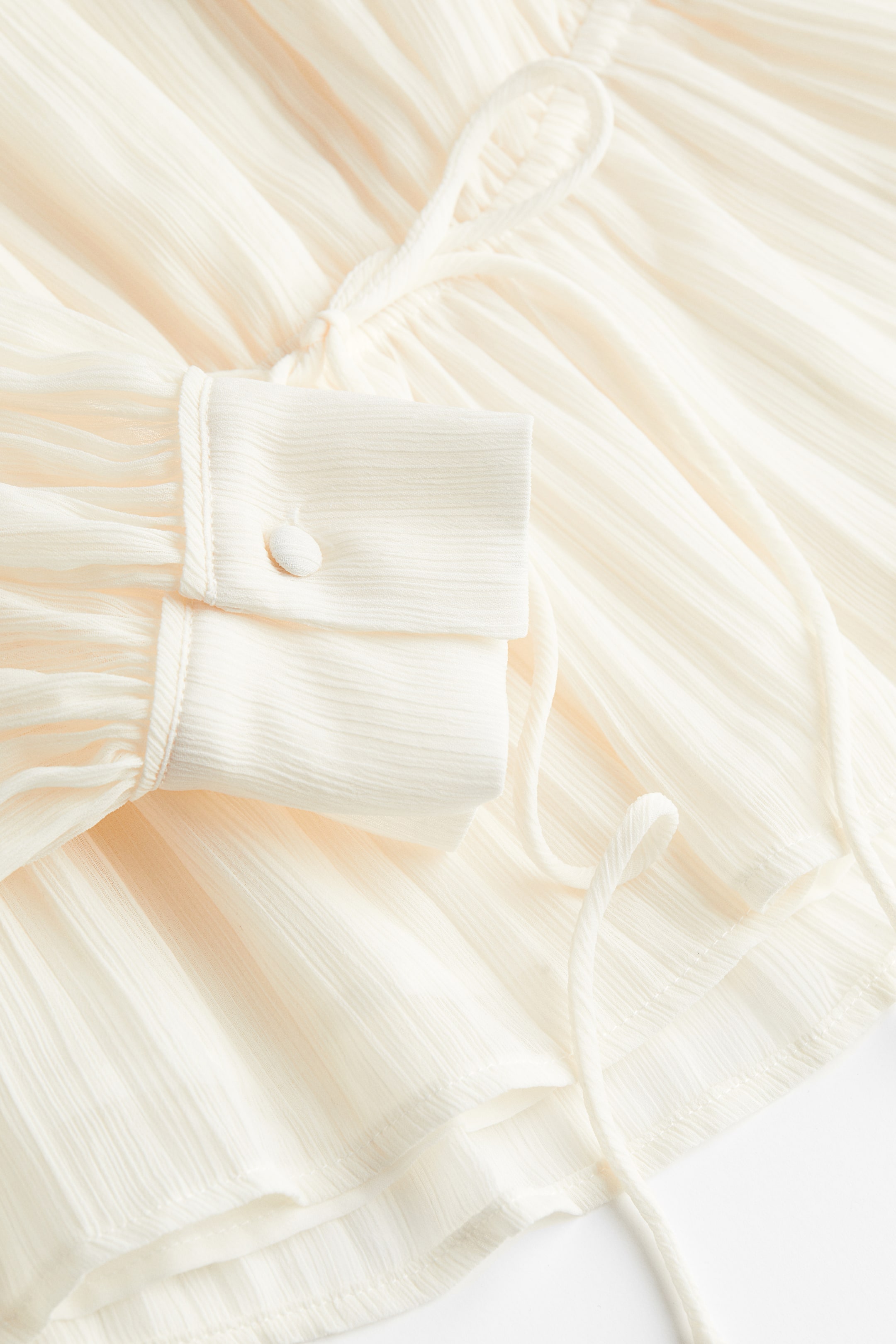 Näytä suurempi kuva: Rypytetty pusero - Kermanvaalea - NAISET | H&M FI 2