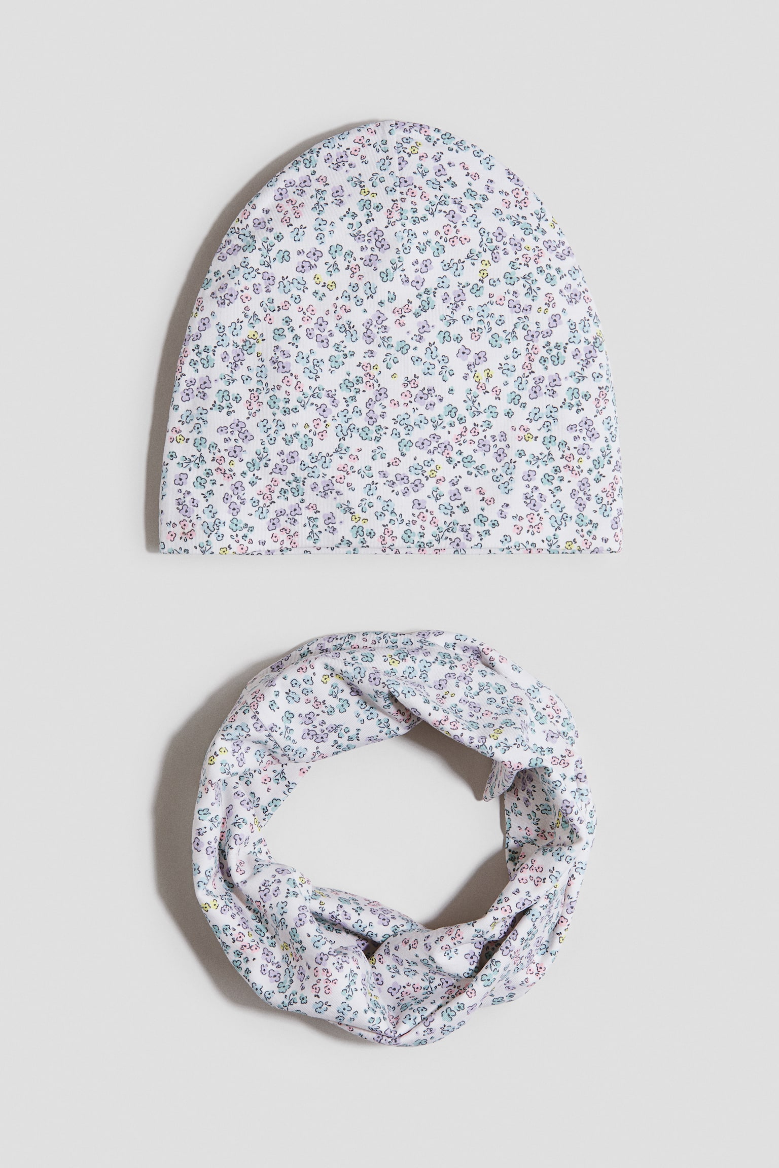 2-piece Beanie and Tube Scarf Set - White/floral