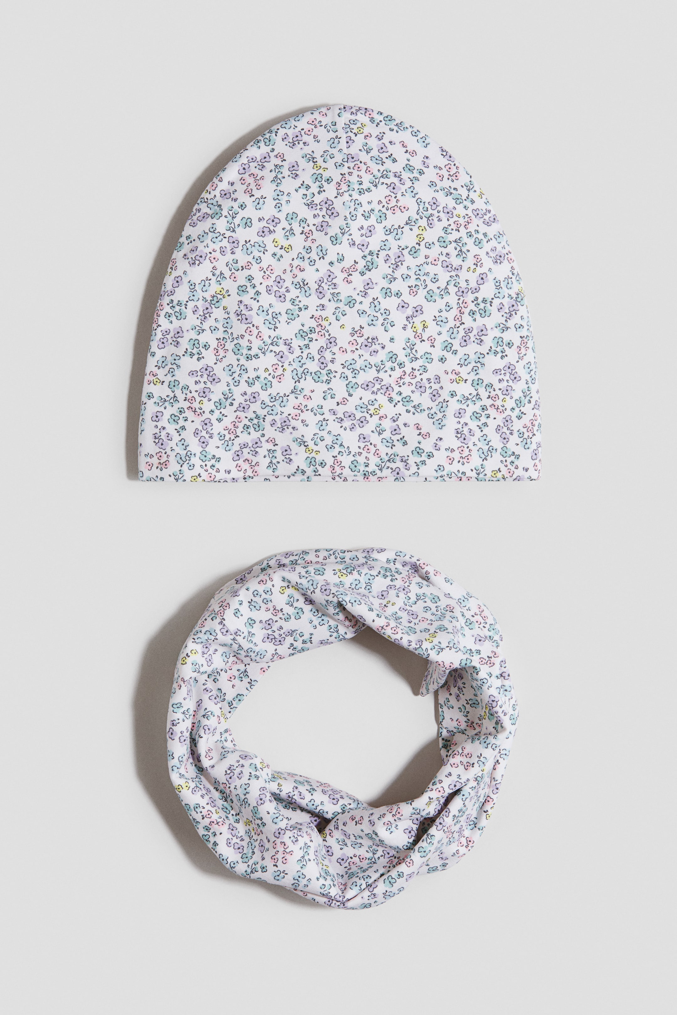 View larger image: 2-piece Beanie and Tube Scarf Set - White/floral - Kids | H&M US 1