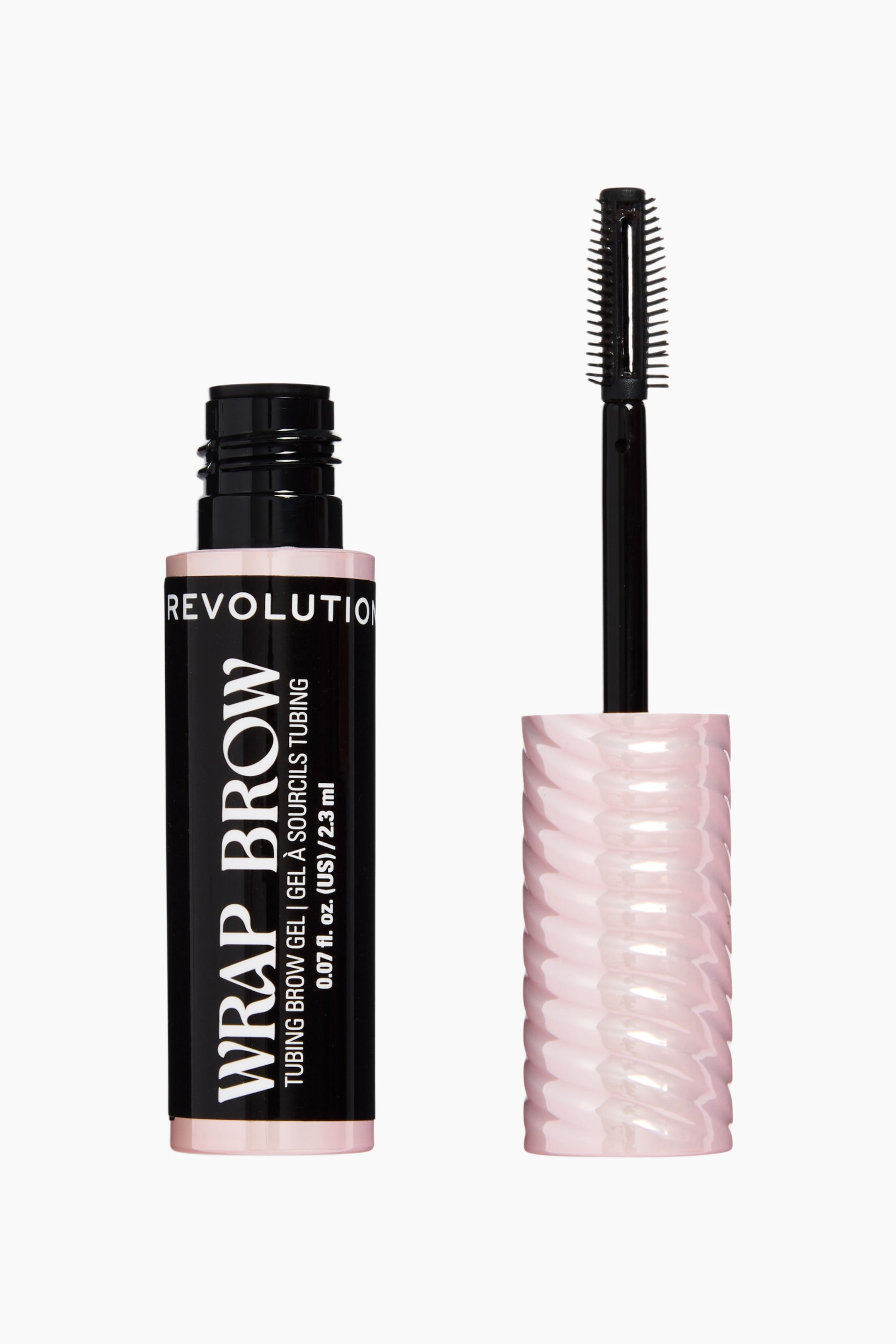 Visa större bild: Revolution Wrap Brow tubing brow gel visar sin svarta cylindriska flaska, stående upprätt och framåtvänd, med en ljusrosa bas och kant på locket där "Revolution Wrap Brow" är tryckt vertikalt. Bredvid den står det ljusrosa, iriserande, räfflade locket också upprätt, och avslöjar en svart stav med en liten borsteapplikator med korta, kamliknande borst på två sidor.