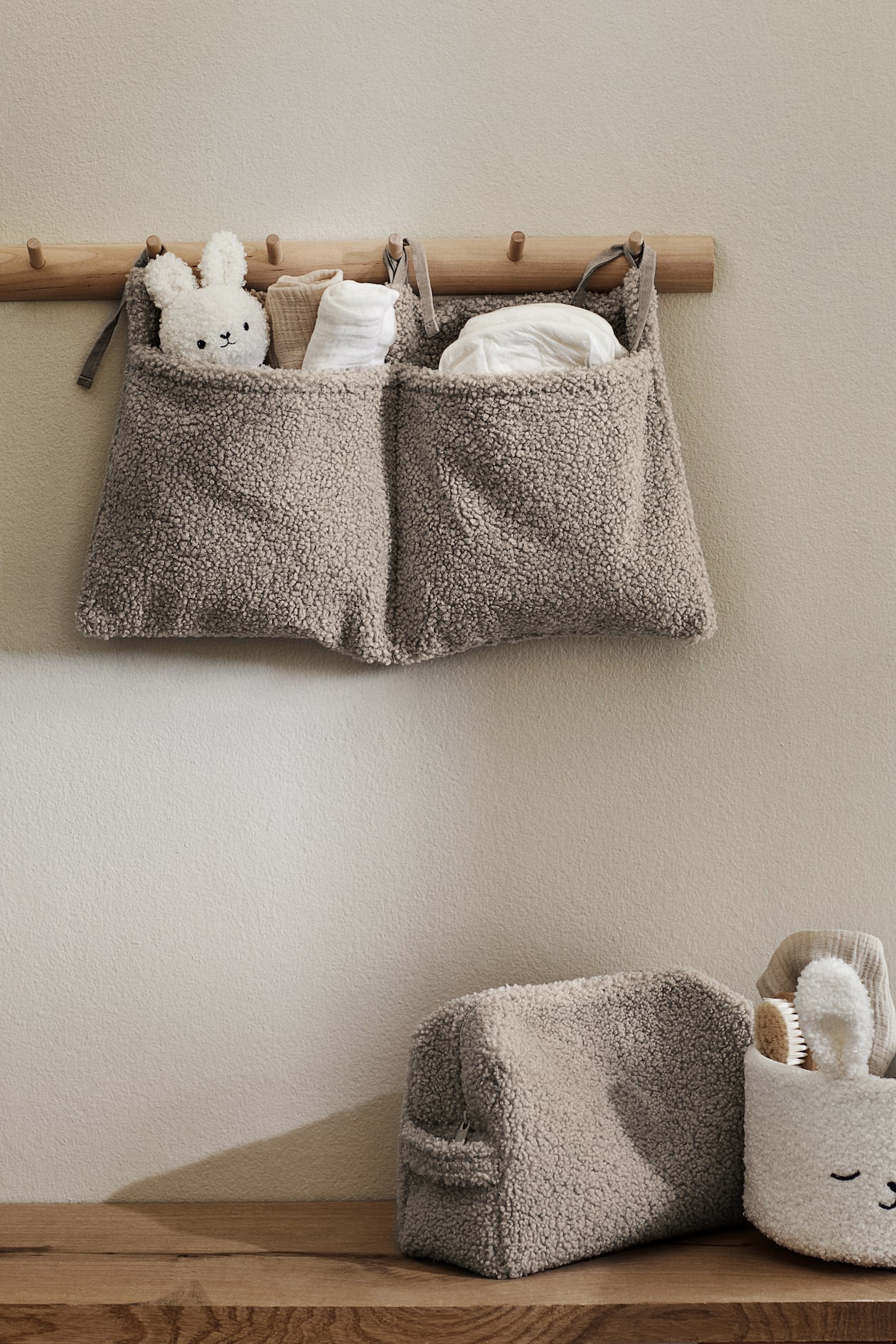 Fluffy wall-hanging storage basket - Light beige - Home All | H&M GB