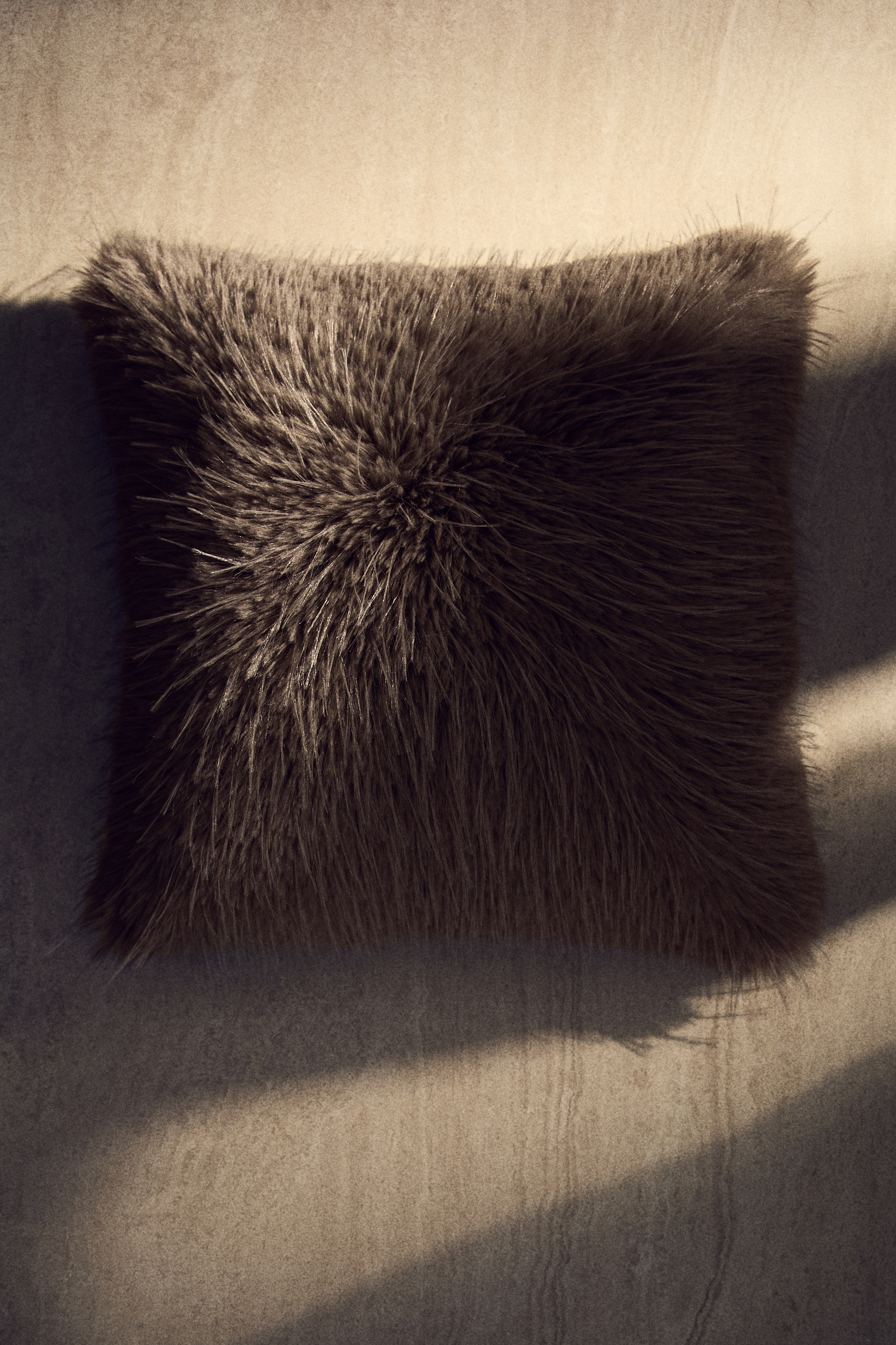 Huňatý povlak na polštářek - Hnědá/Světle béžová