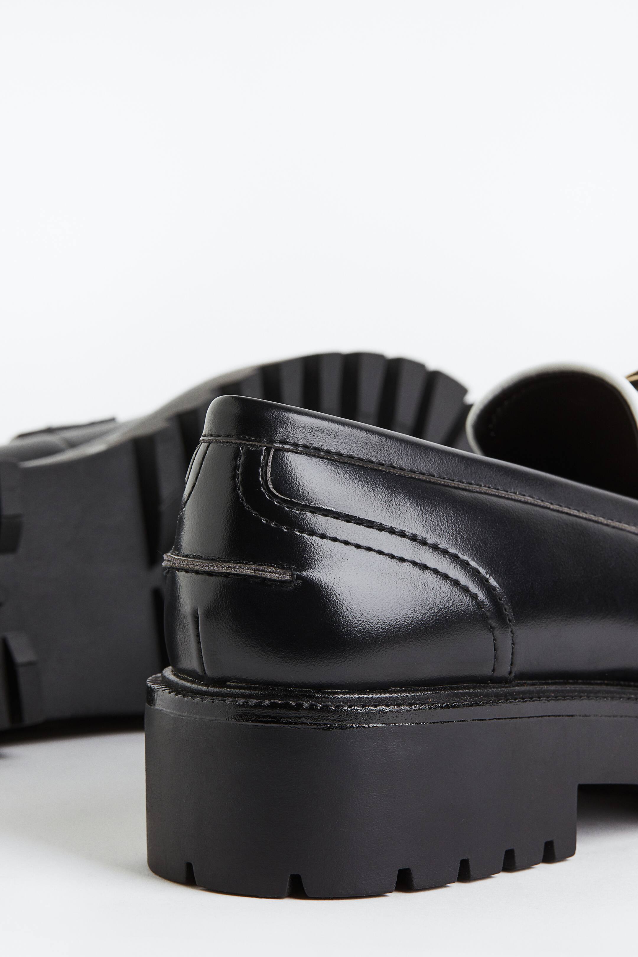 Ver imagen más grande: Mocasines con cadena - Negro - MUJER | H&M ES 3