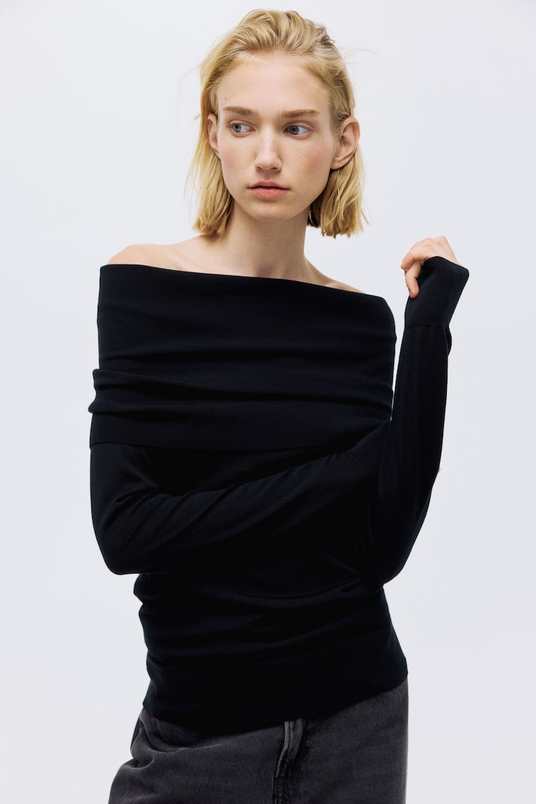 Vunena bluza s otkrivenim ramenima