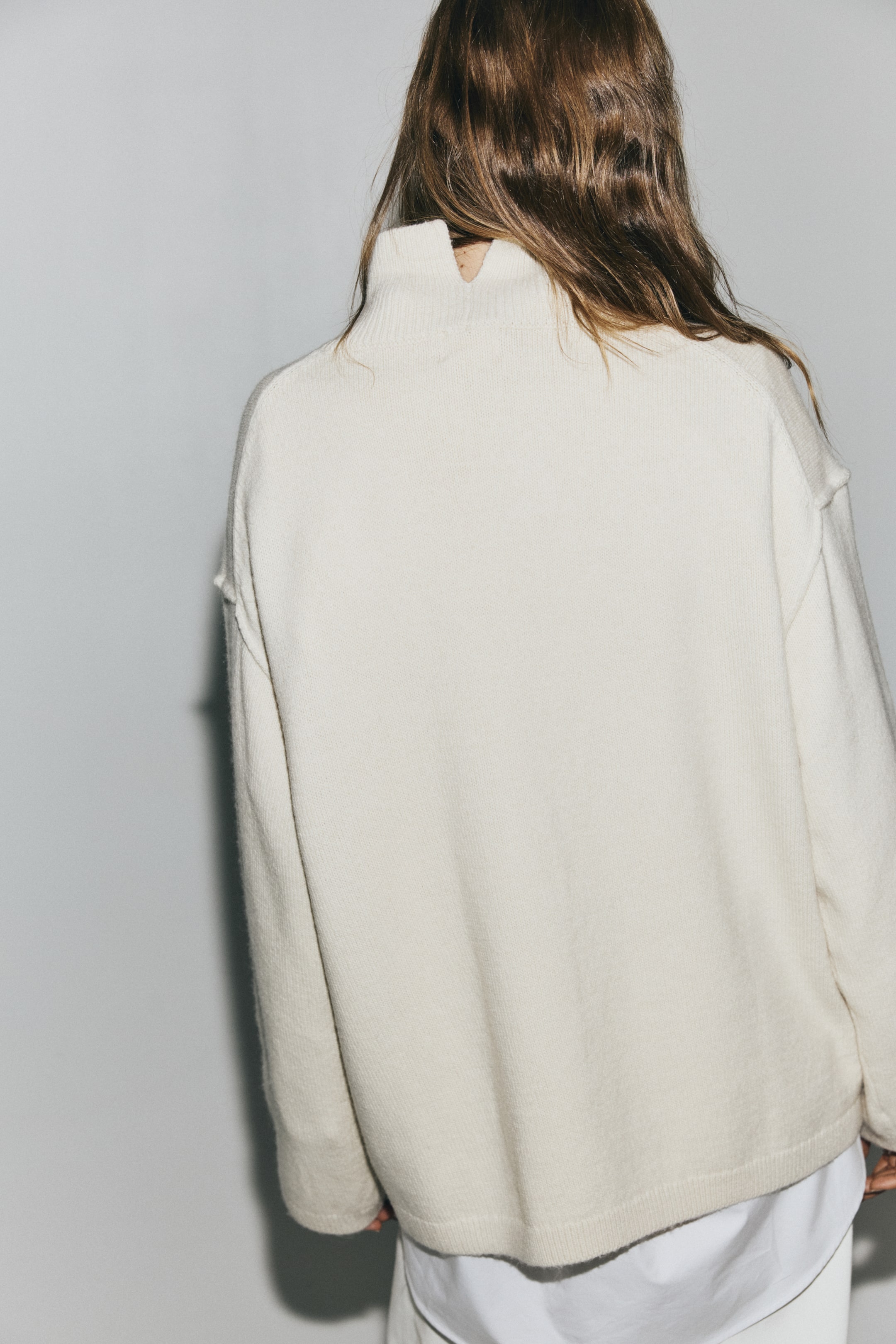 Näytä suurempi kuva: Saumallinen puolipooloneule - Kermanvaalea - NAISET | H&M FI 5