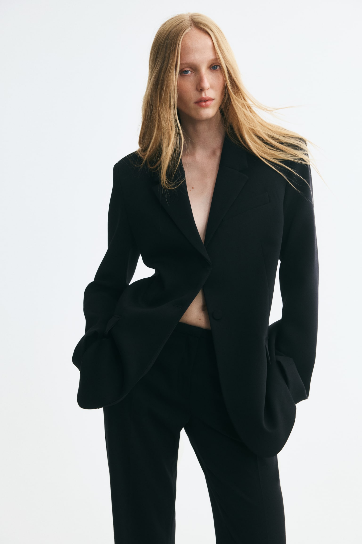 Женская куртка H&M оверсайз с открытой спиной, цвет: Чёрный — фото 4