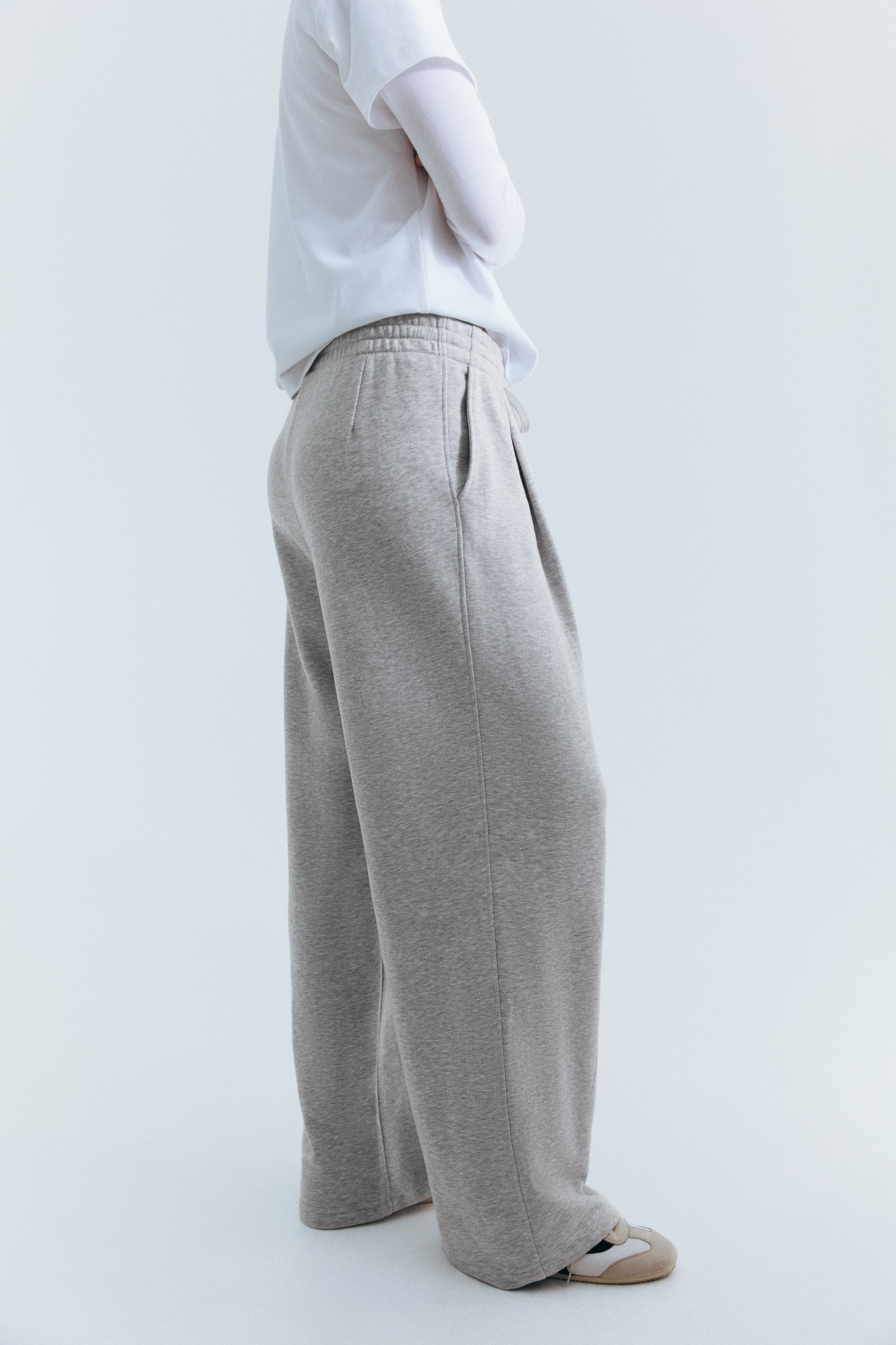 Pleat-front sweatpants