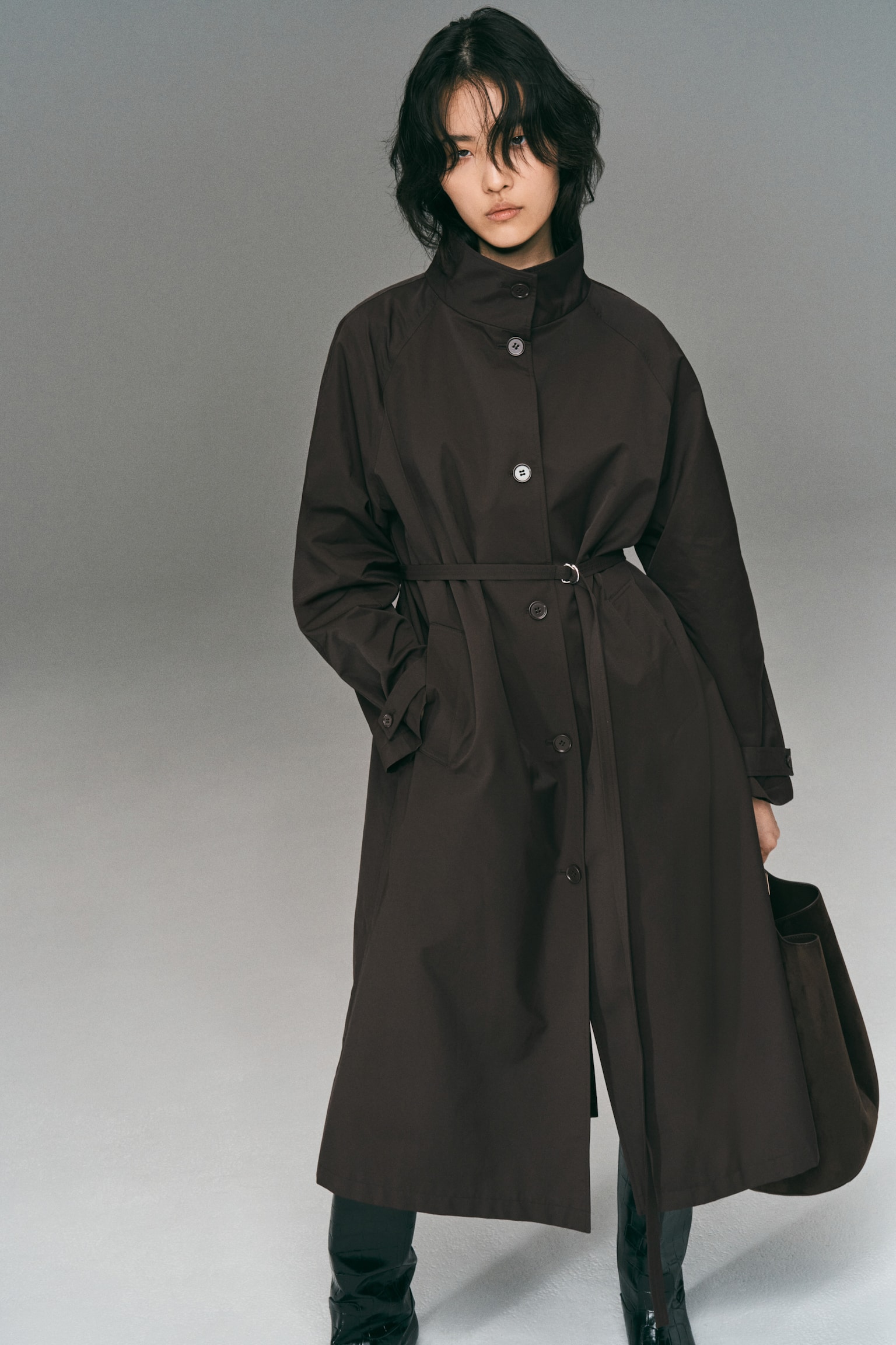 벨티드 트렌치코트 - 다크 브라운 - 4