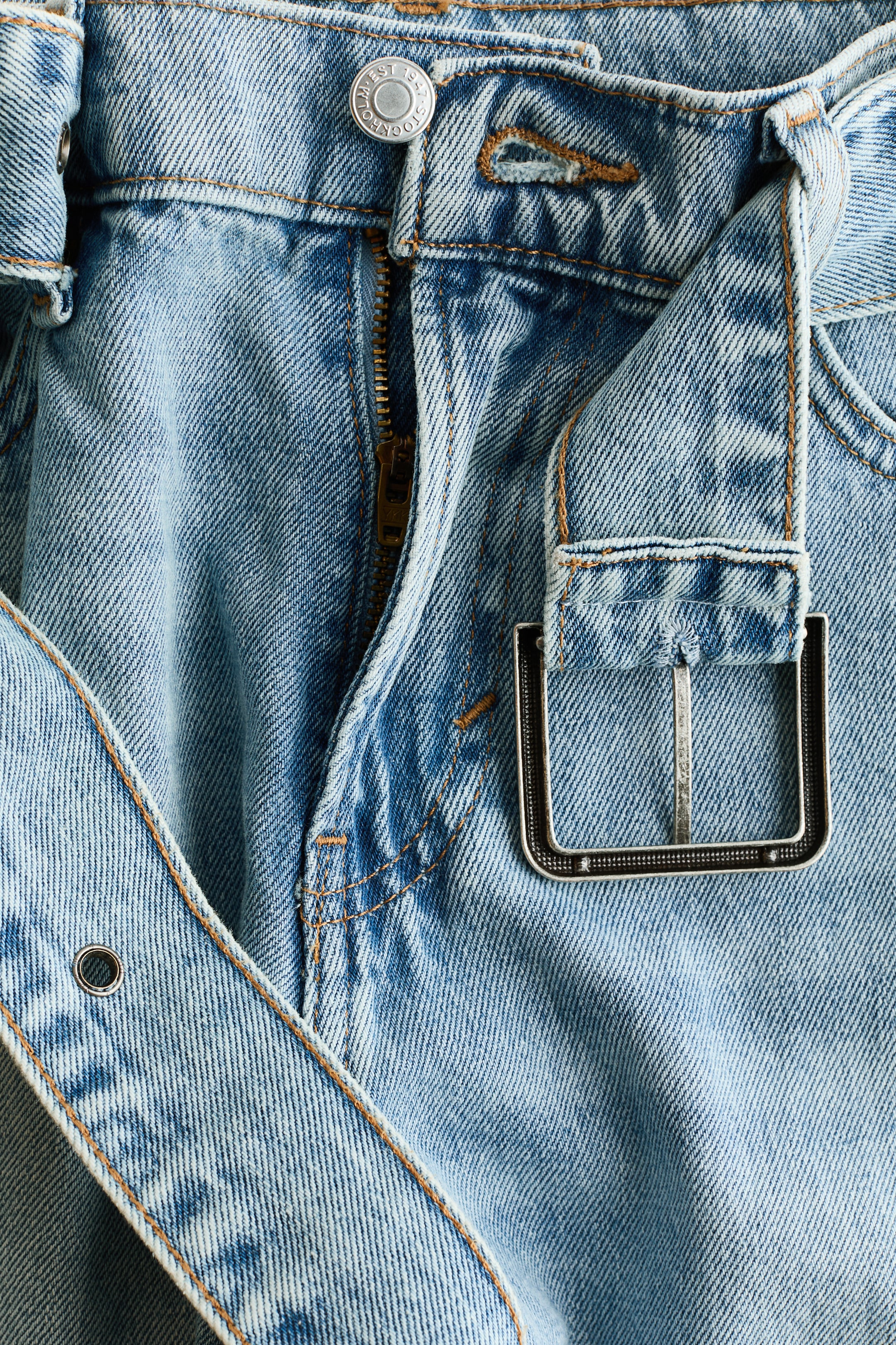 Barrel-Leg High-Waist Jeans