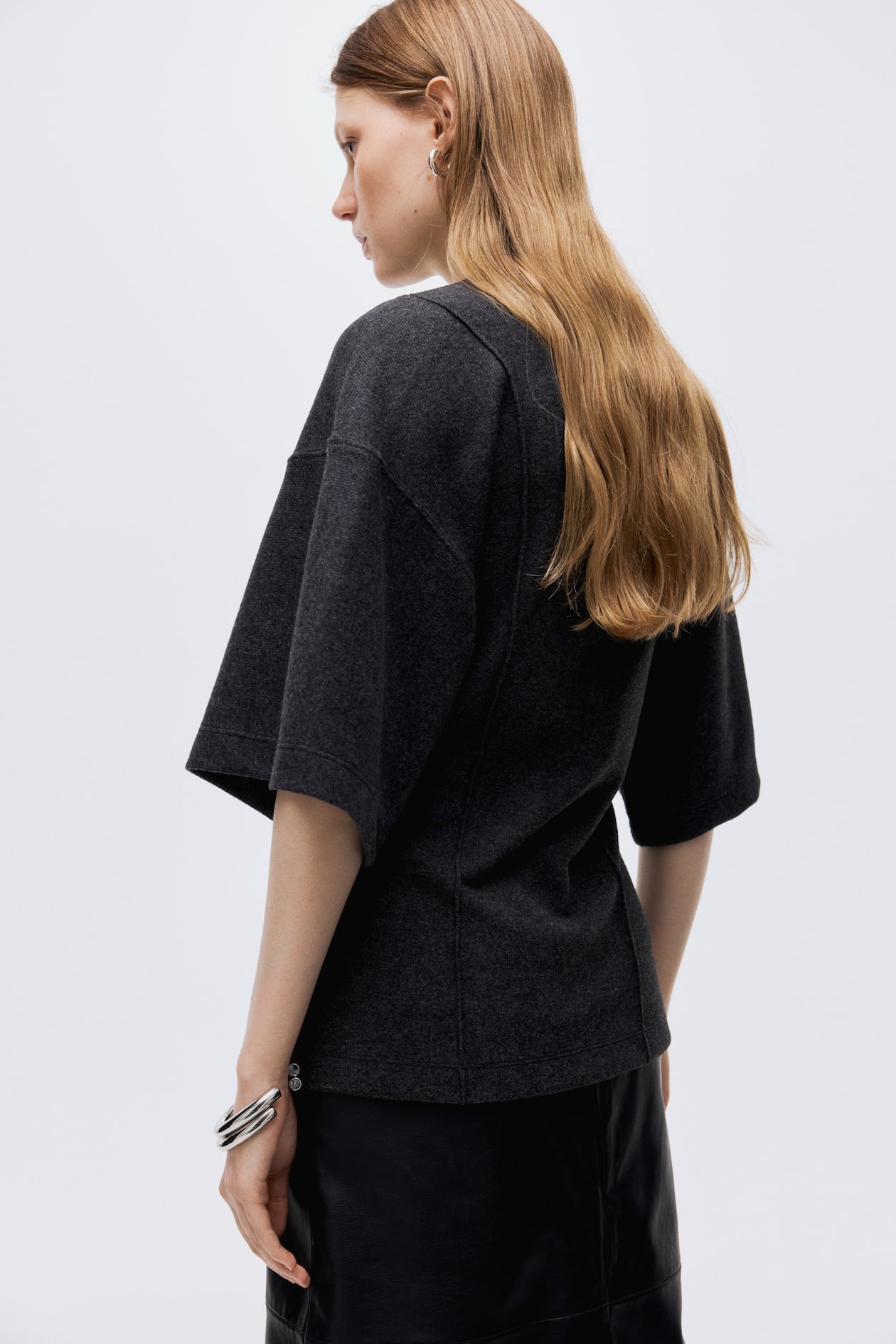 Loose-Fit Fine-Knit Top - image 4