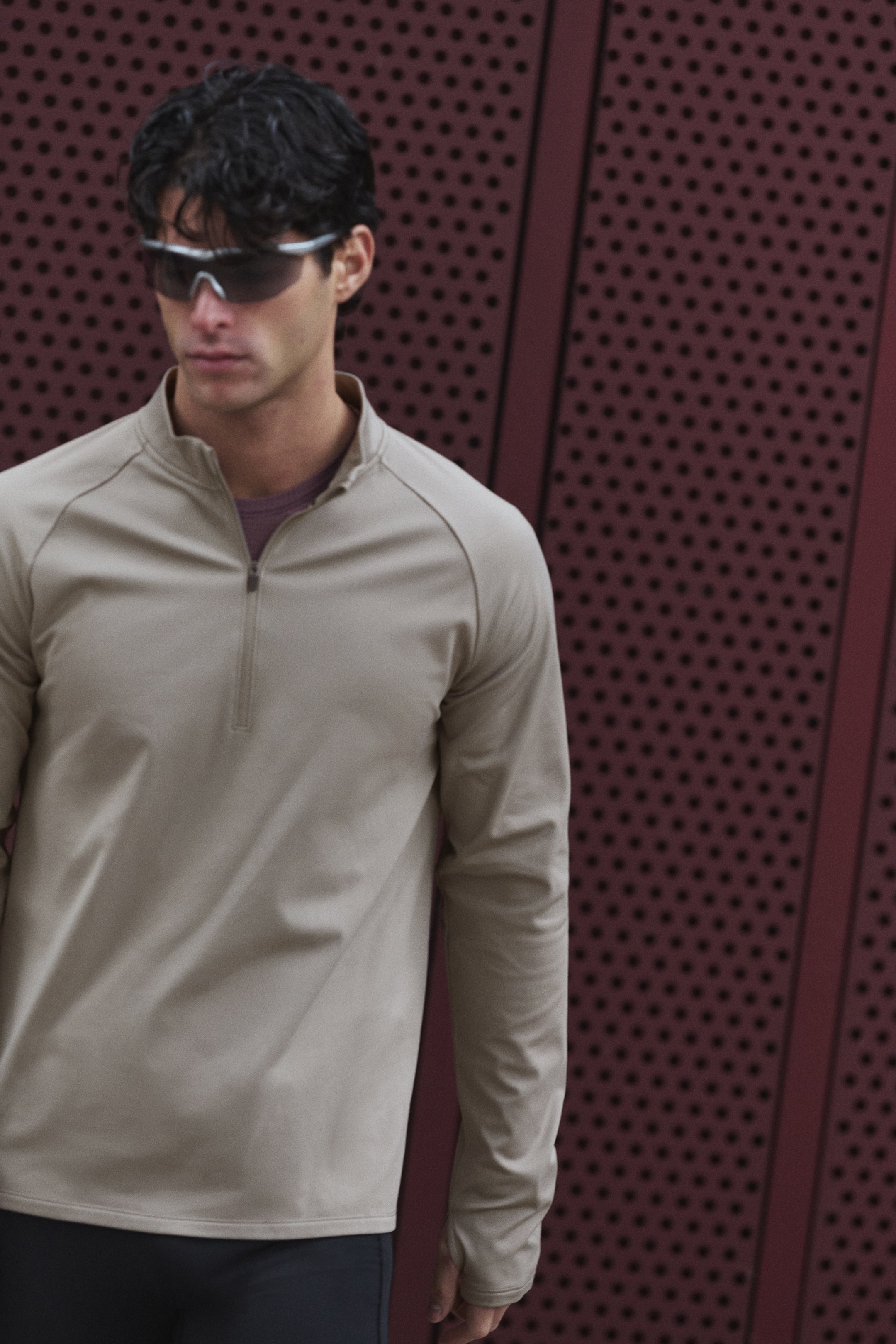 View larger image: Mid-Layer Half-Zip Sports Shirt with ThermoMove™ - Dusty beige - Men | H&M CA 4