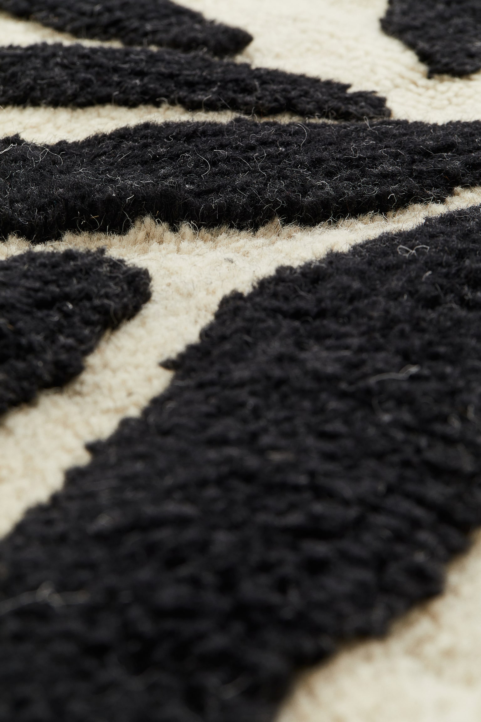 Large wool-blend rug - Light beige/Black - 3