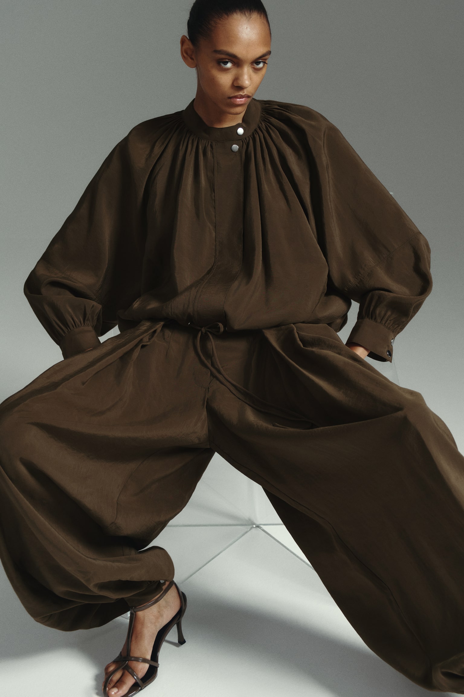 Pantalón con piernas globo en modal - Verde caqui oscuro/Negro - 4