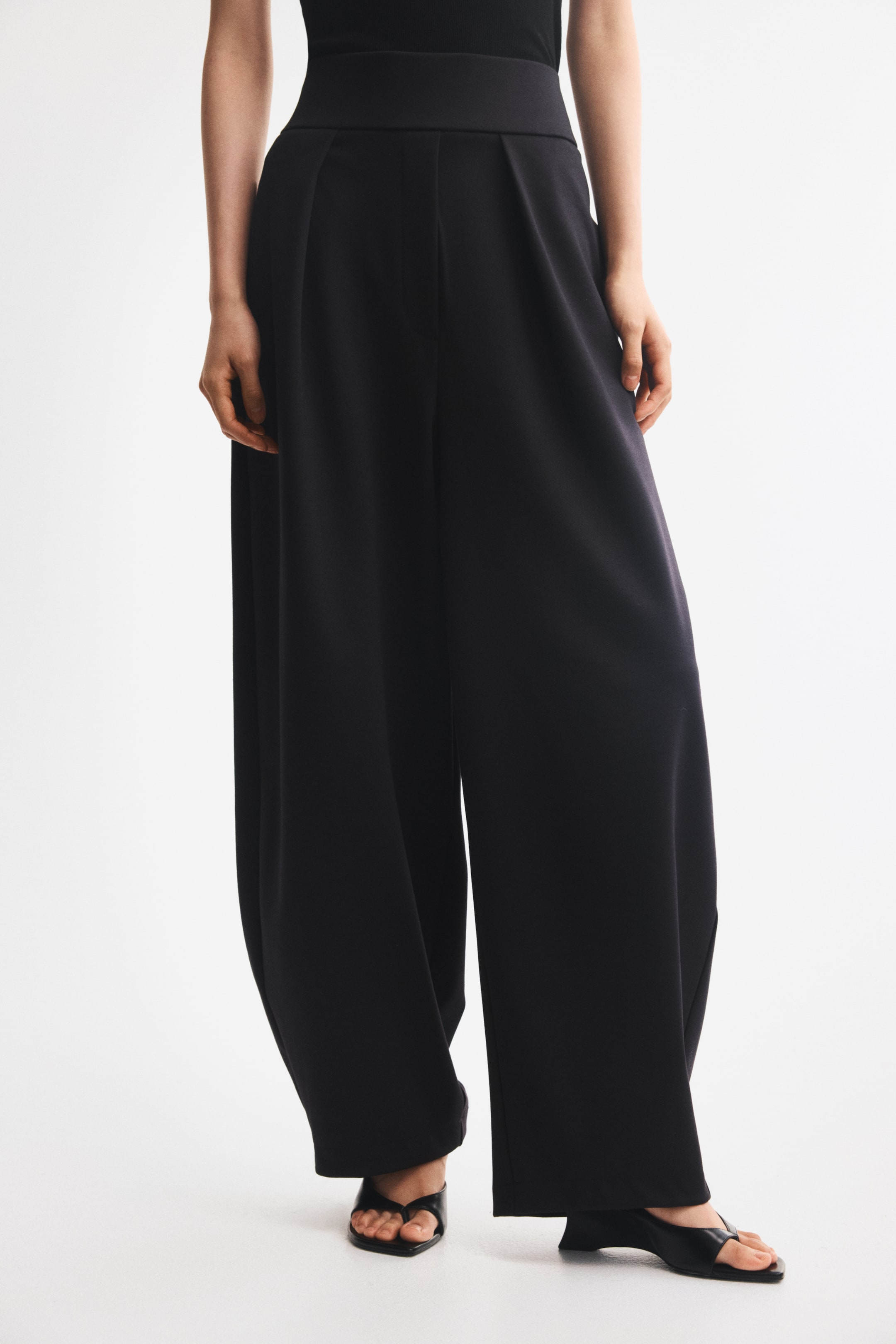Pleated Barrel-Leg Pants