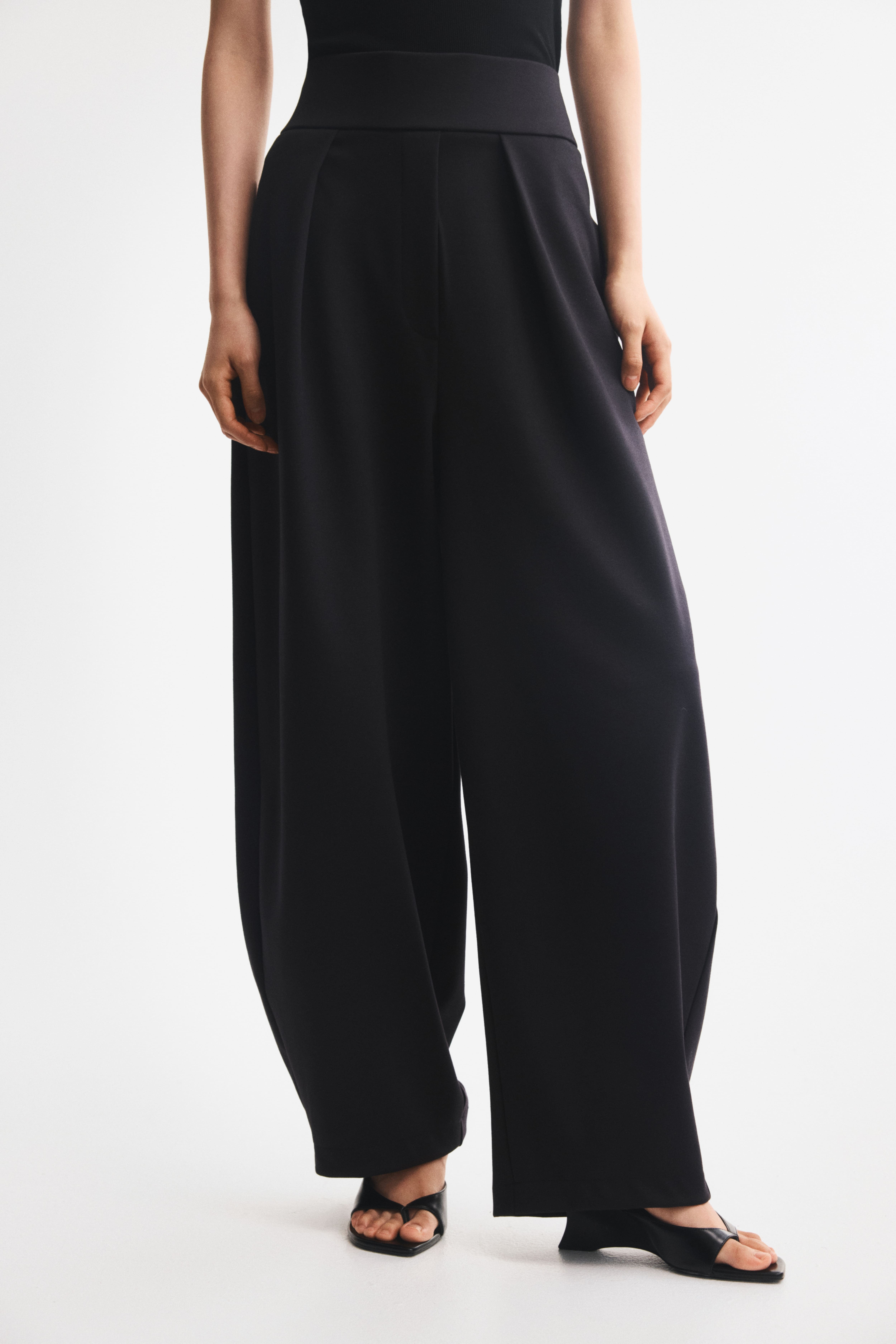 Pleated Barrel-Leg Pants