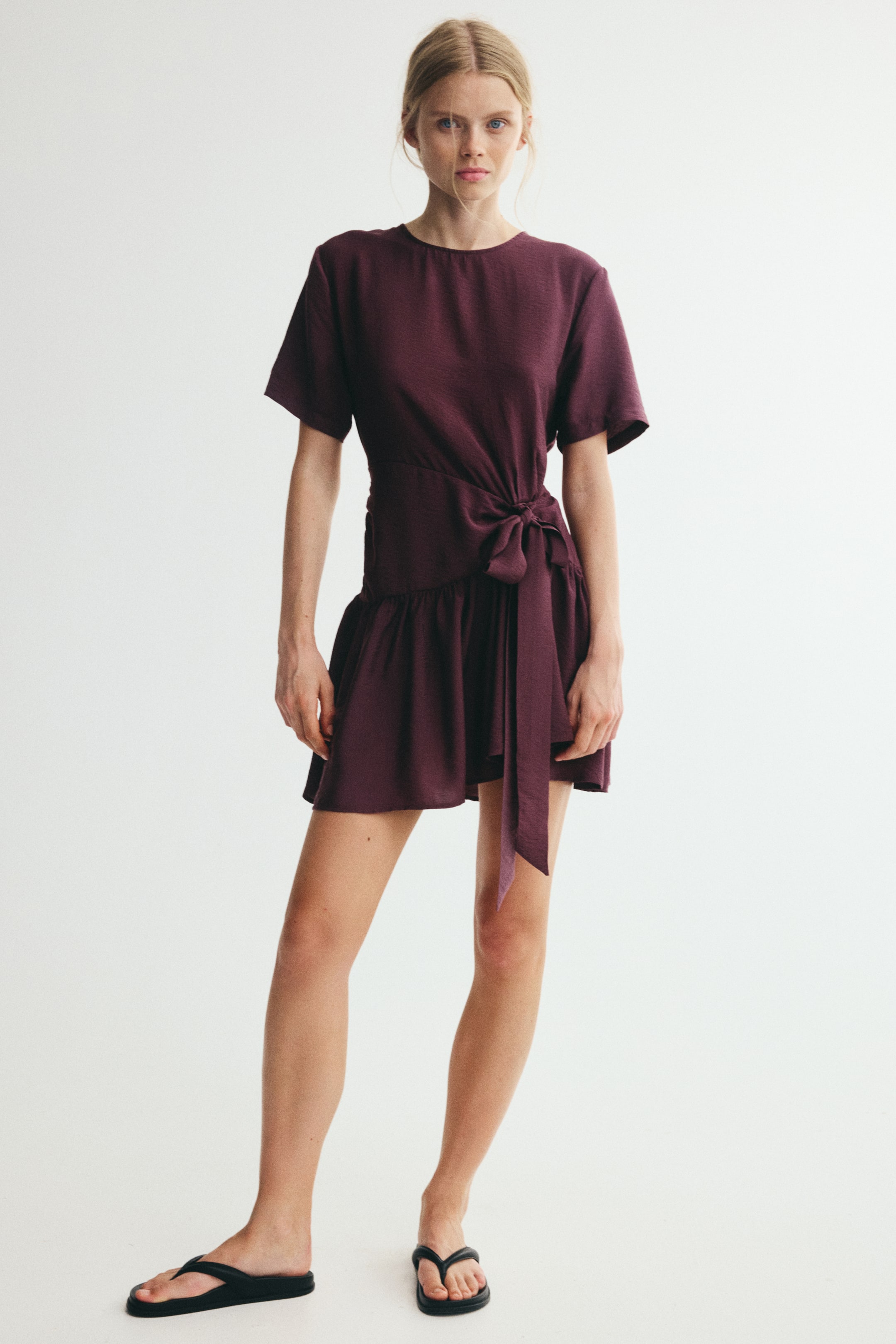 Xem ảnh lớn hơn: Váy bằng viscose pha buộc dây - Màu đỏ rượu - Ladies | H&M VN 1