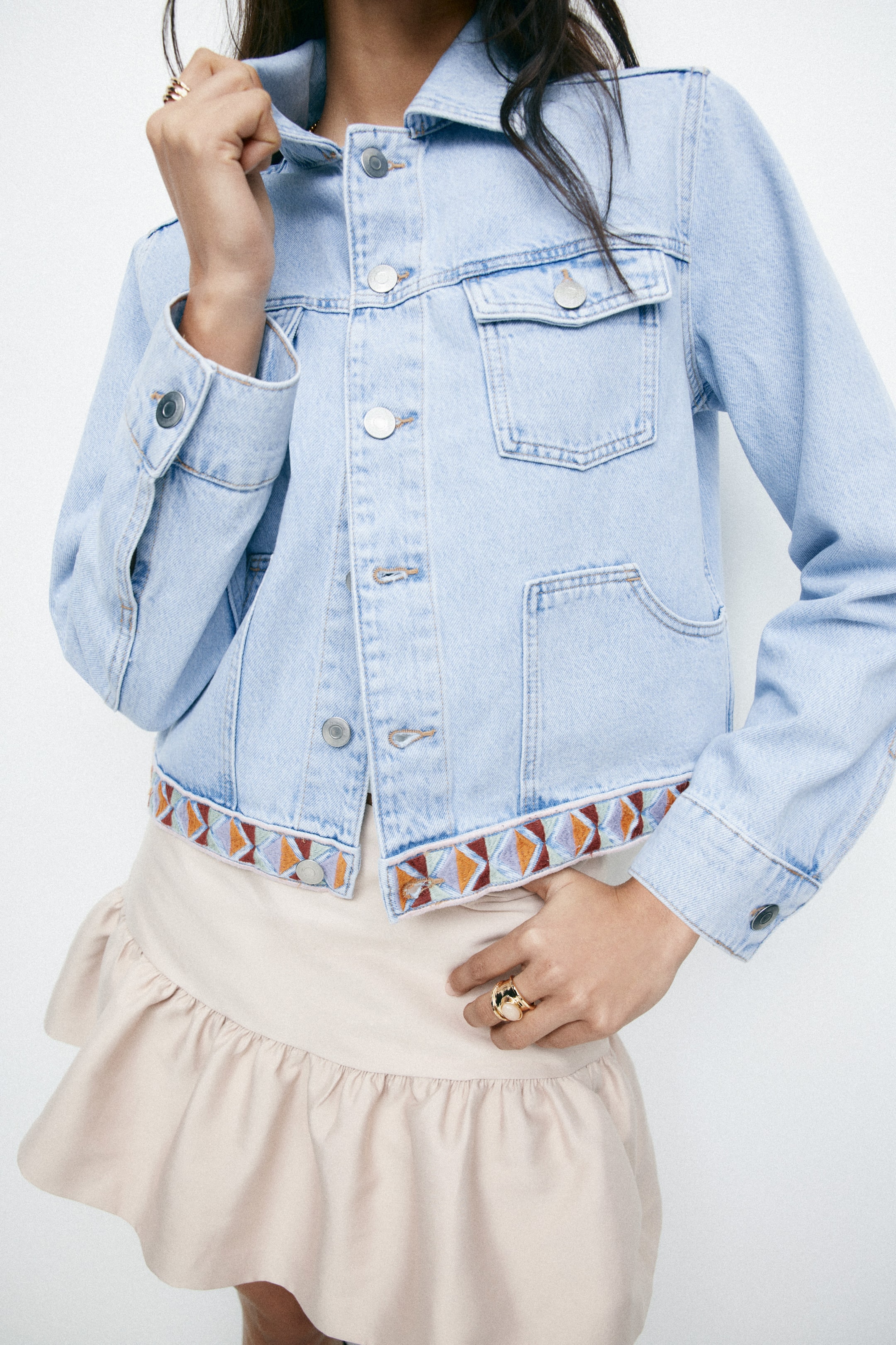 Женские куртки H&M Embroidered-Detail Denim Jacket — фото 4